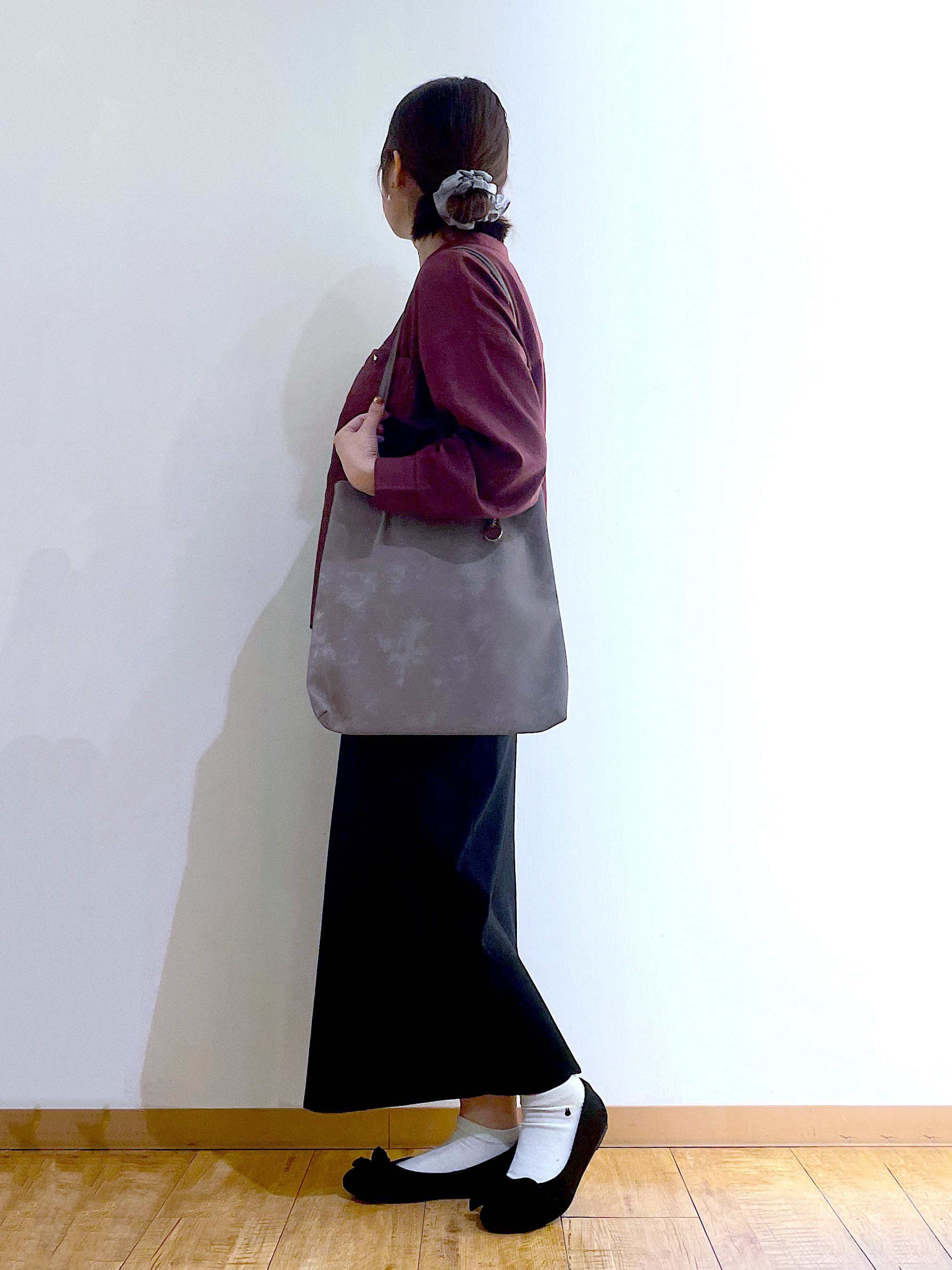 かのさんの「SHOO･LA･RUE｜【洗濯後しわになりにくい/S-LL】こなれ見え ゆるっと キーネック金ボタンポケットシャツ」を使ったコーディネート