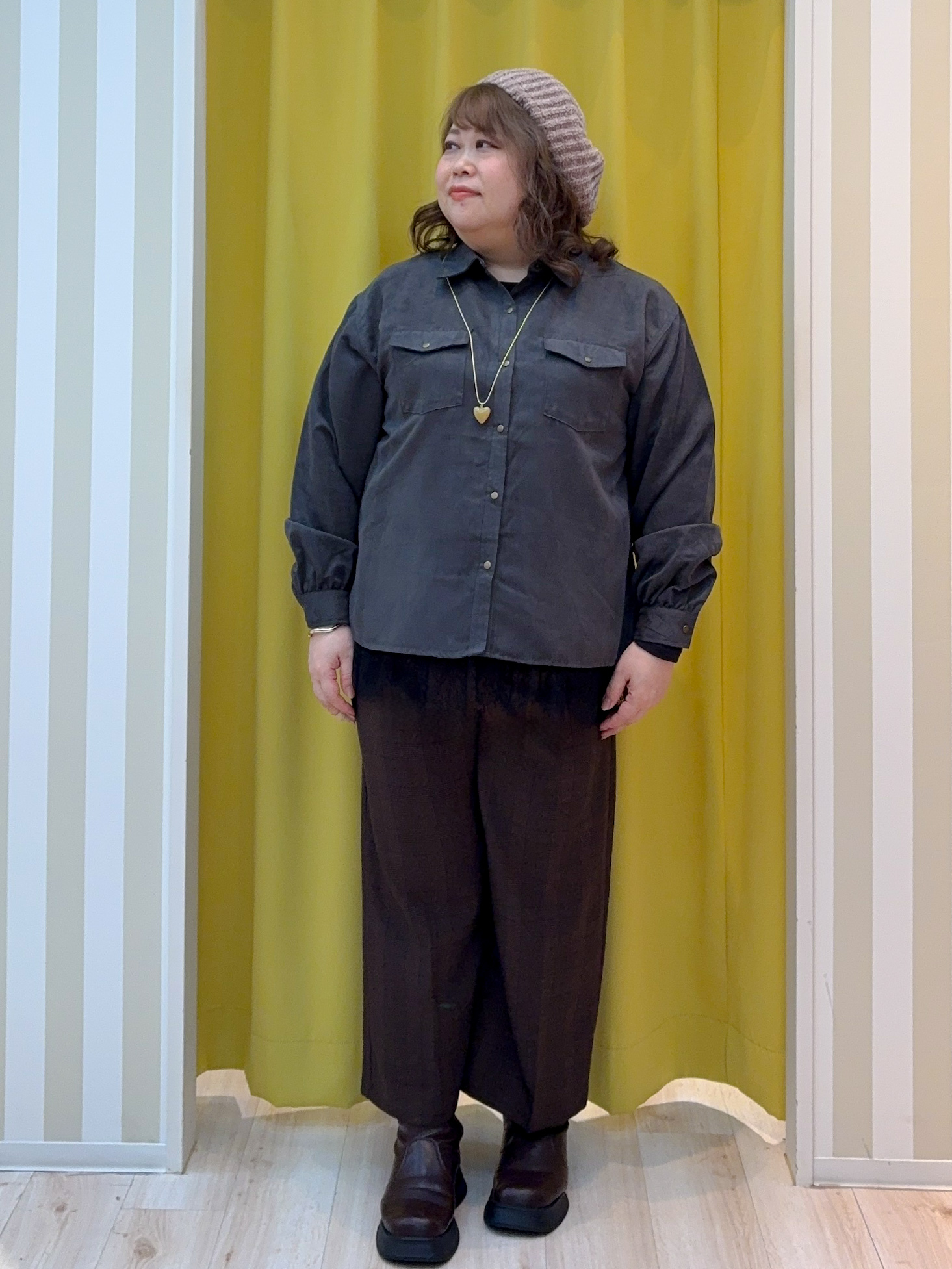 kotoさんさんの「SHOO･LA･RUE｜【S-LL/洗濯機可】なめらかさが心地いい。スエード調ポケットシャツ」を使ったコーディネート