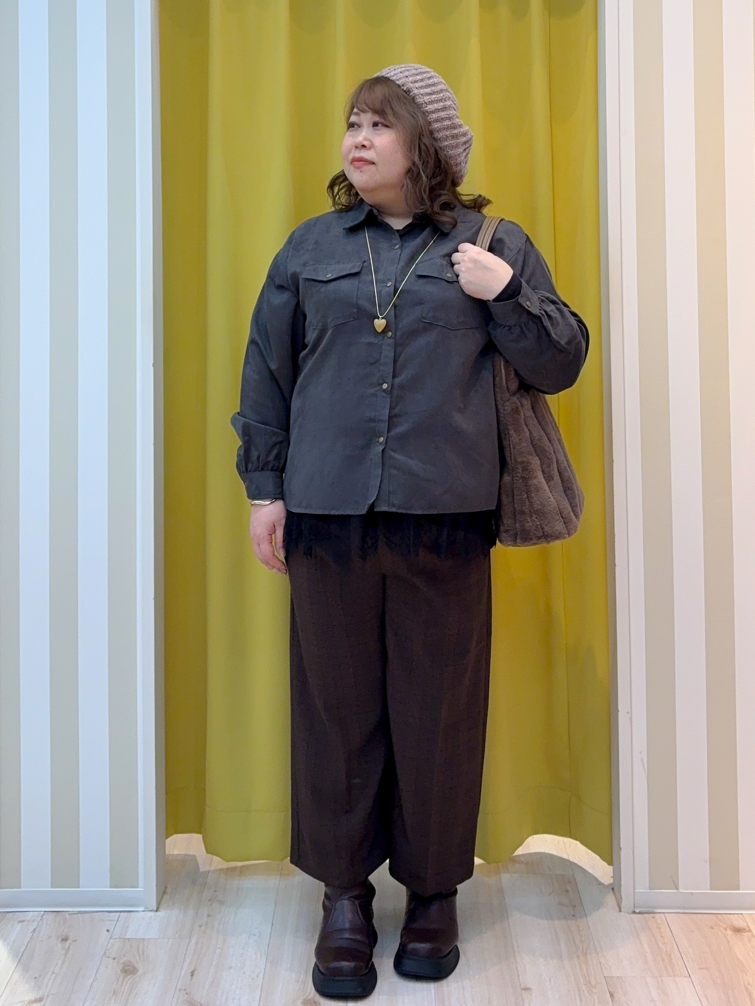 kotoさんさんの「SHOO･LA･RUE｜【S-LL/洗濯機可】なめらかさが心地いい。スエード調ポケットシャツ」を使ったコーディネート