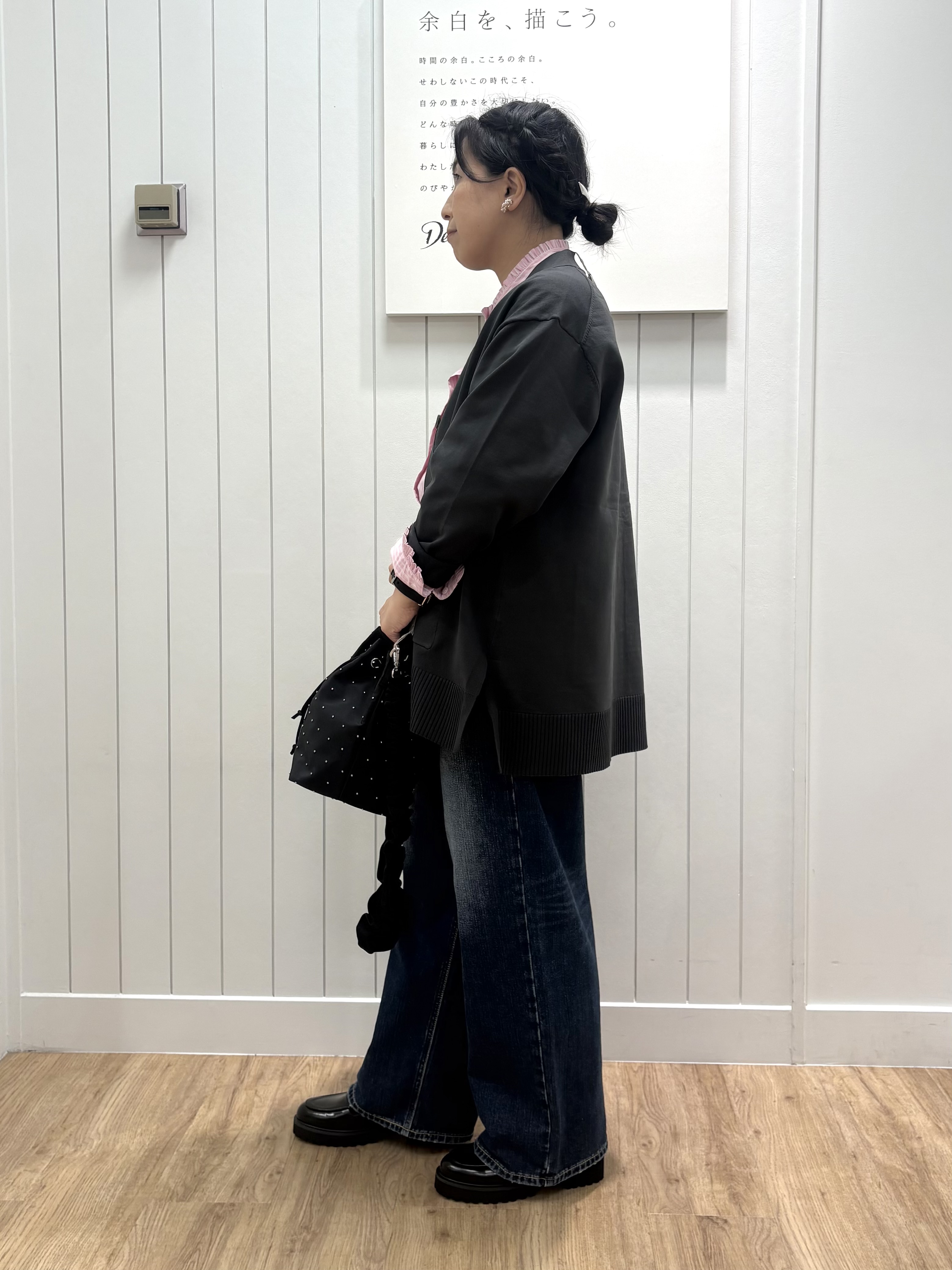 tomokoさんの「Dessin｜【サスティナブル/洗濯機OK】オーバーサイズVネックカーディガン」を使ったコーディネート