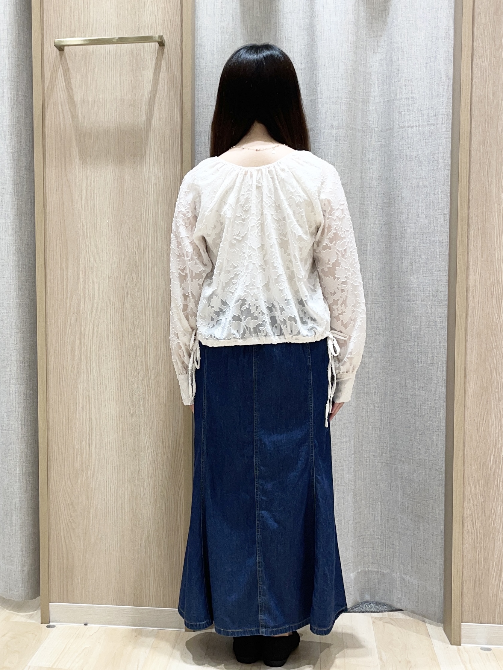 Aikoさんの「grove｜上品に華やぐ シアージャカードブラウス」を使ったコーディネート