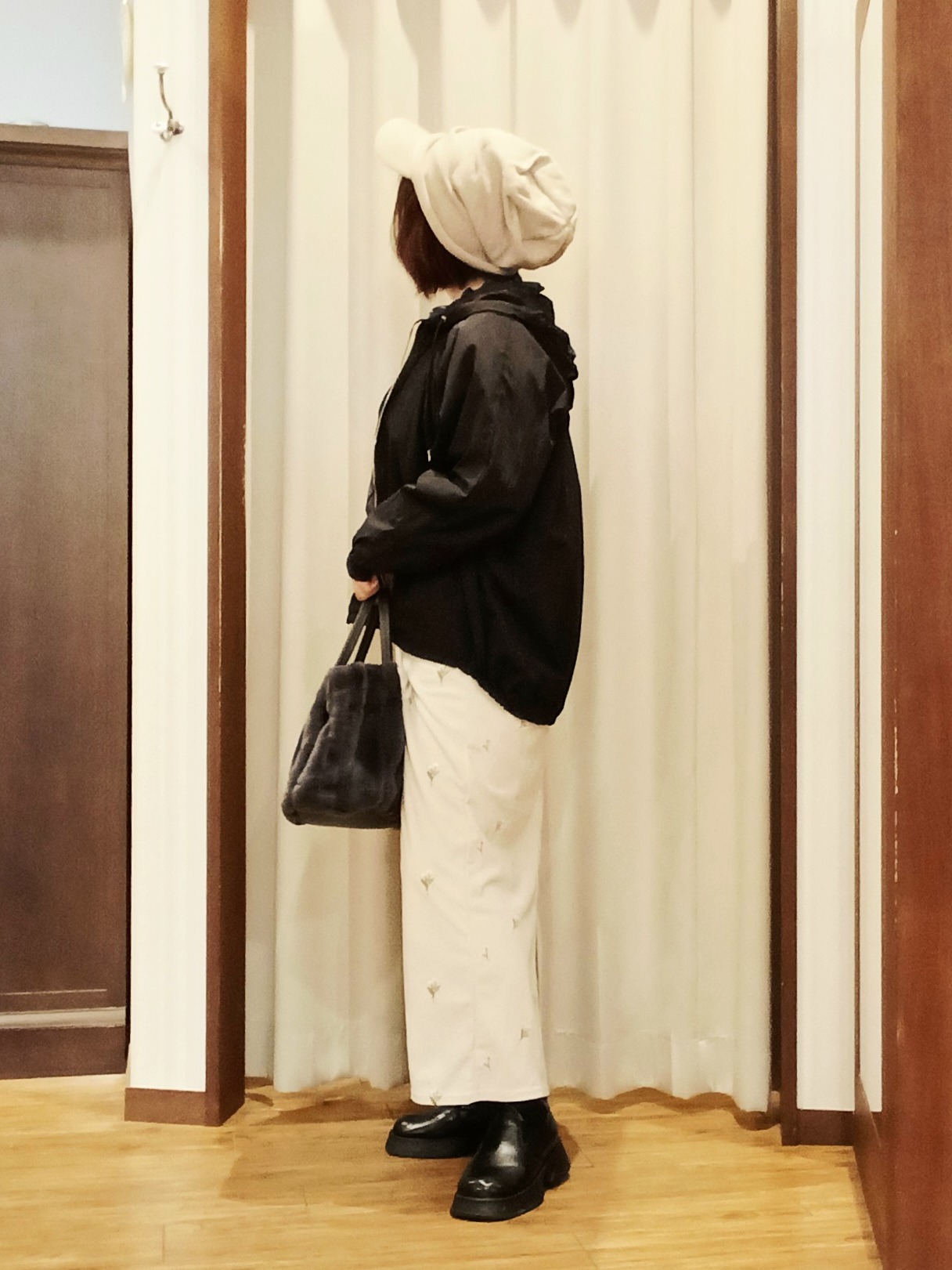 みーあさんの「SHOO･LA･RUE｜【S-LL/撥水】ゴールドパーツで女性らしく ギャザーブルゾン」を使ったコーディネート