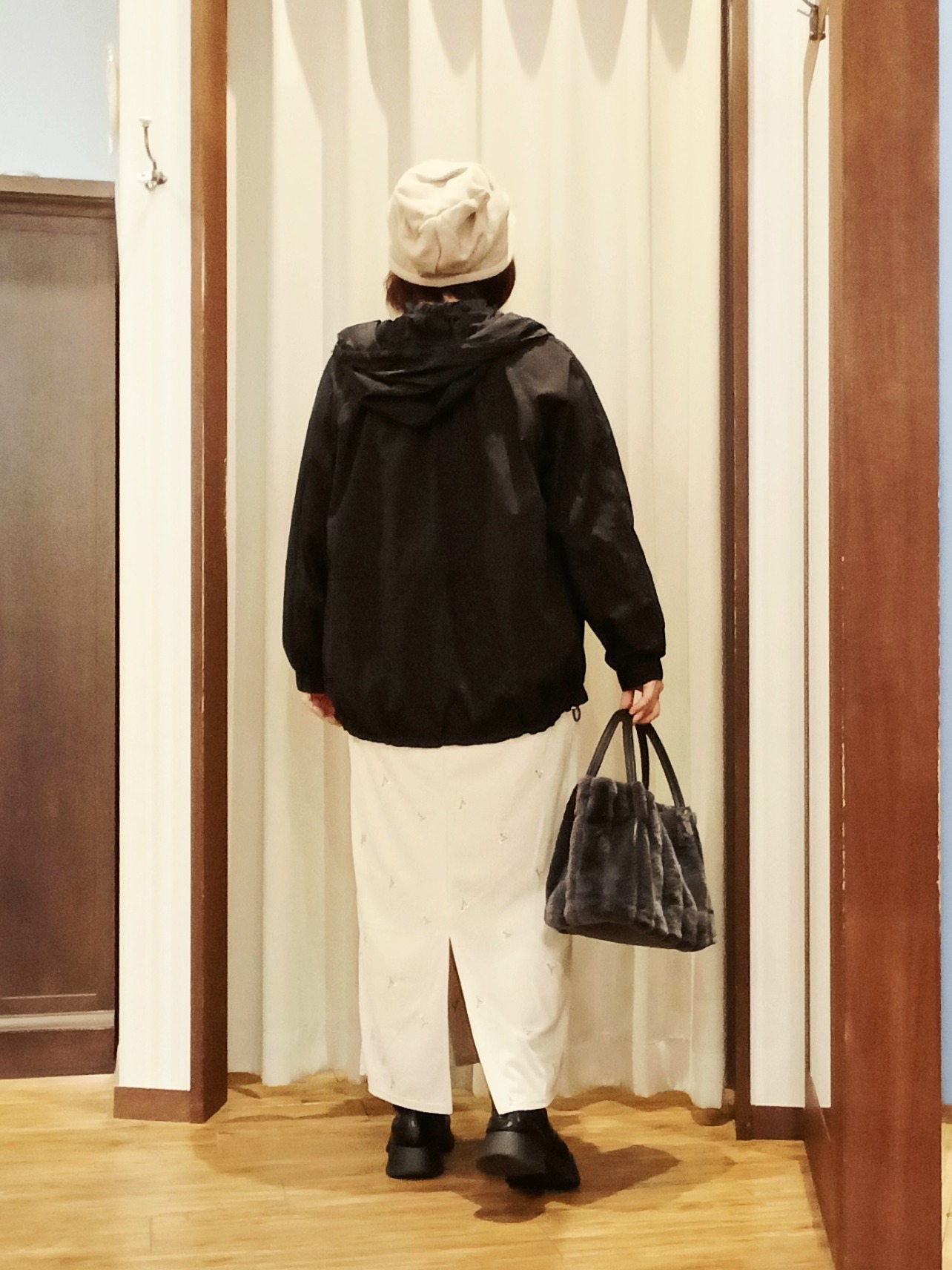 みーあさんの「SHOO･LA･RUE｜【S-LL/撥水】ゴールドパーツで女性らしく ギャザーブルゾン」を使ったコーディネート