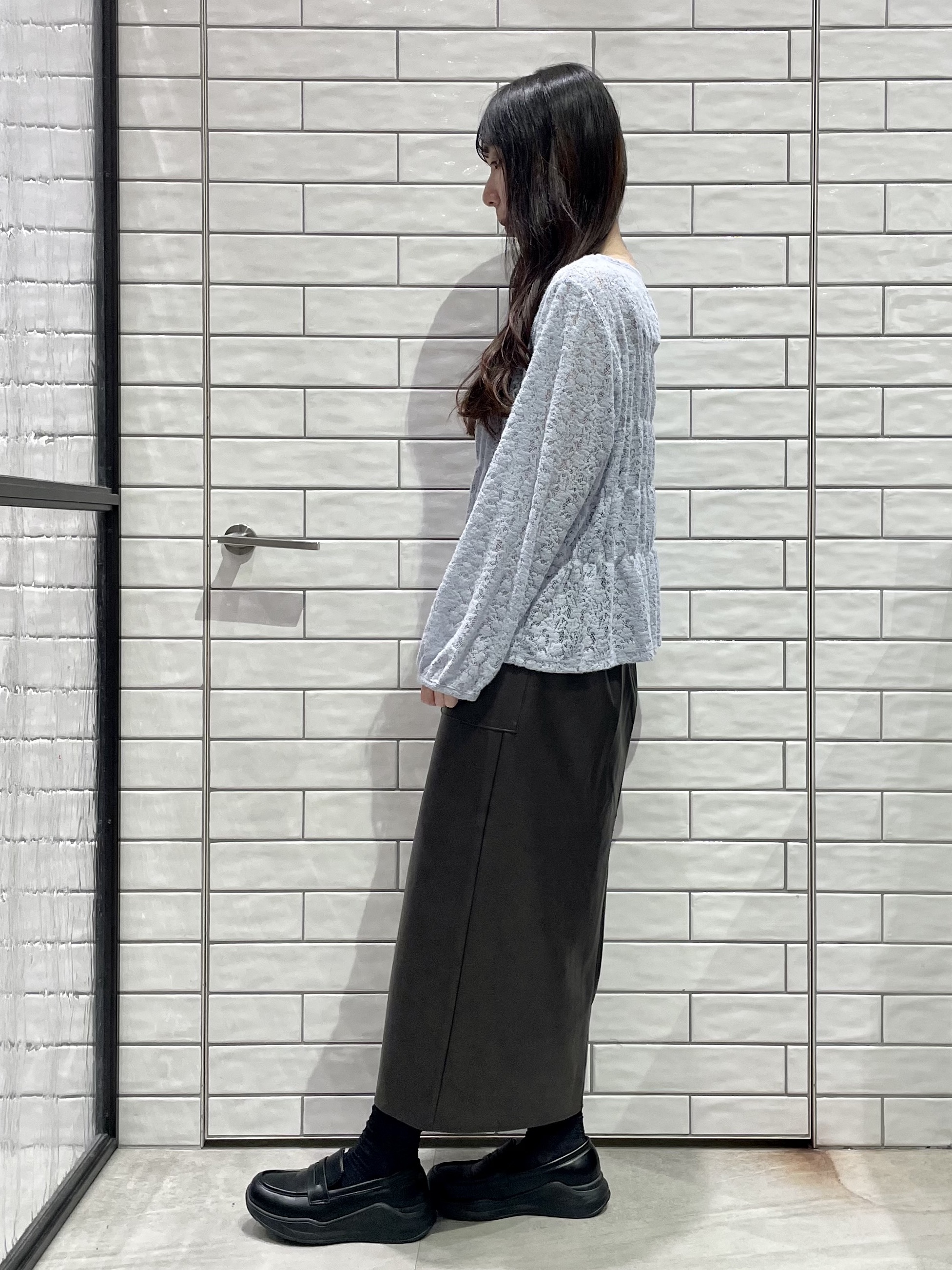 ayakaさんの「OPAQUE.CLIP｜レースシャーリングブラウス【洗濯機OK】」を使ったコーディネート