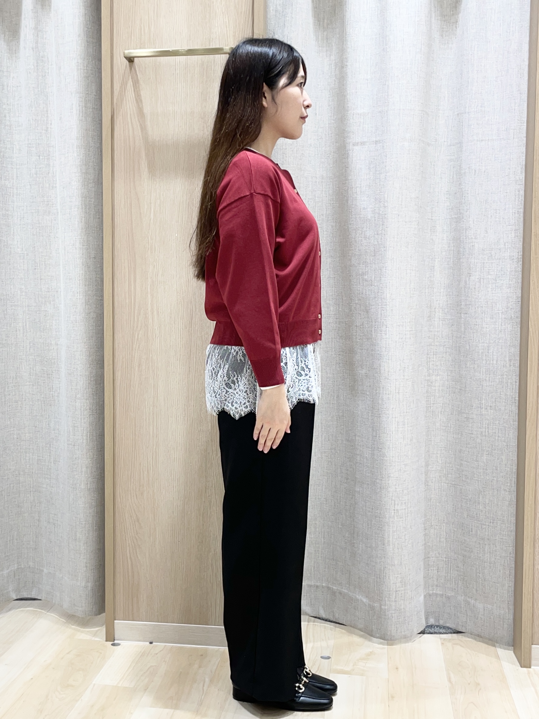 Aikoさんの「grove｜【前後2WAY】さりげなく、上品にきらめく ニットカーディガン」を使ったコーディネート