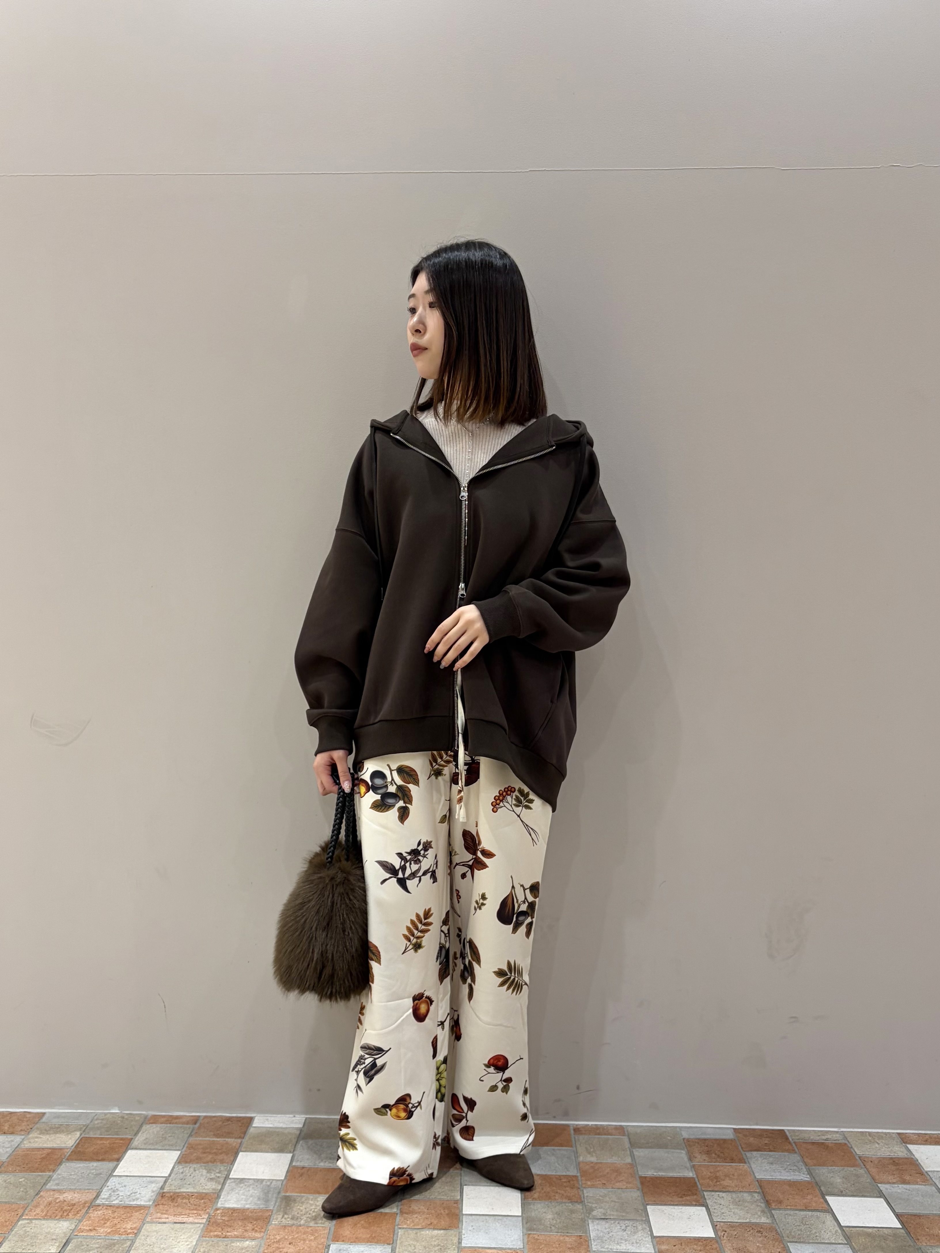 amiさんの「INDIVI｜ラインロングネックレス」を使ったコーディネート