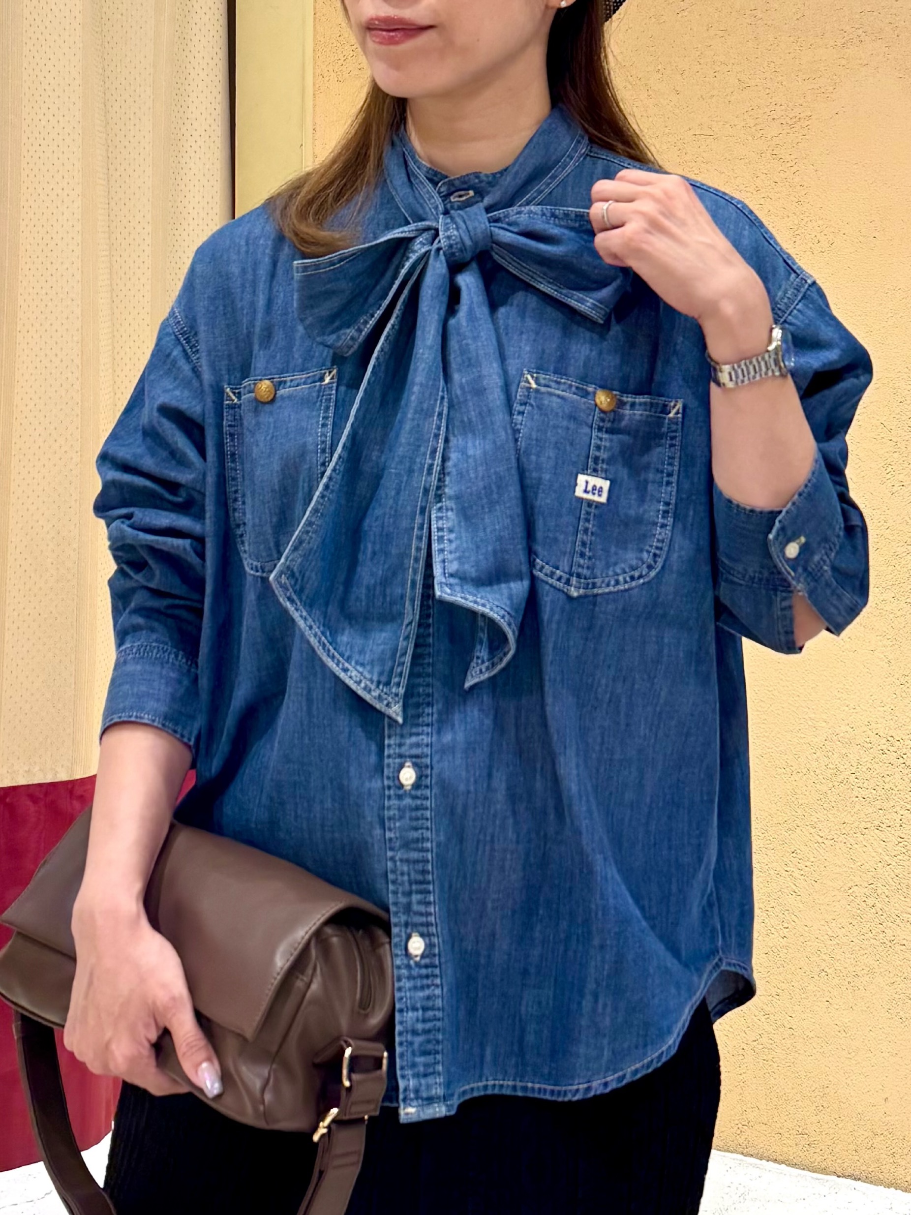 さち。さんの「grove｜【Lee&times;grove別注】DENIM BOWTIE SHIRTS」を使ったコーディネート