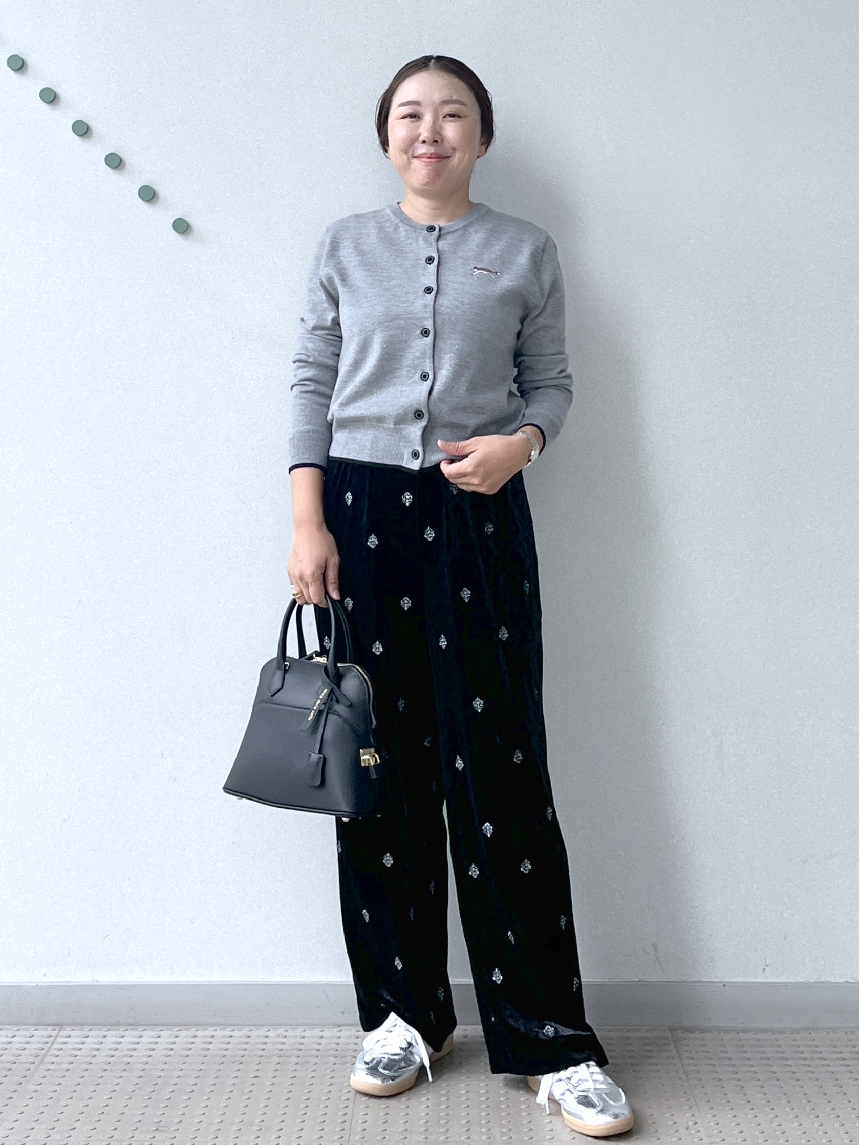 Soeさんの「DRESSTERIOR｜ゼニアバル―ファキャッシュウールクルーネックカーディガン」を使ったコーディネート