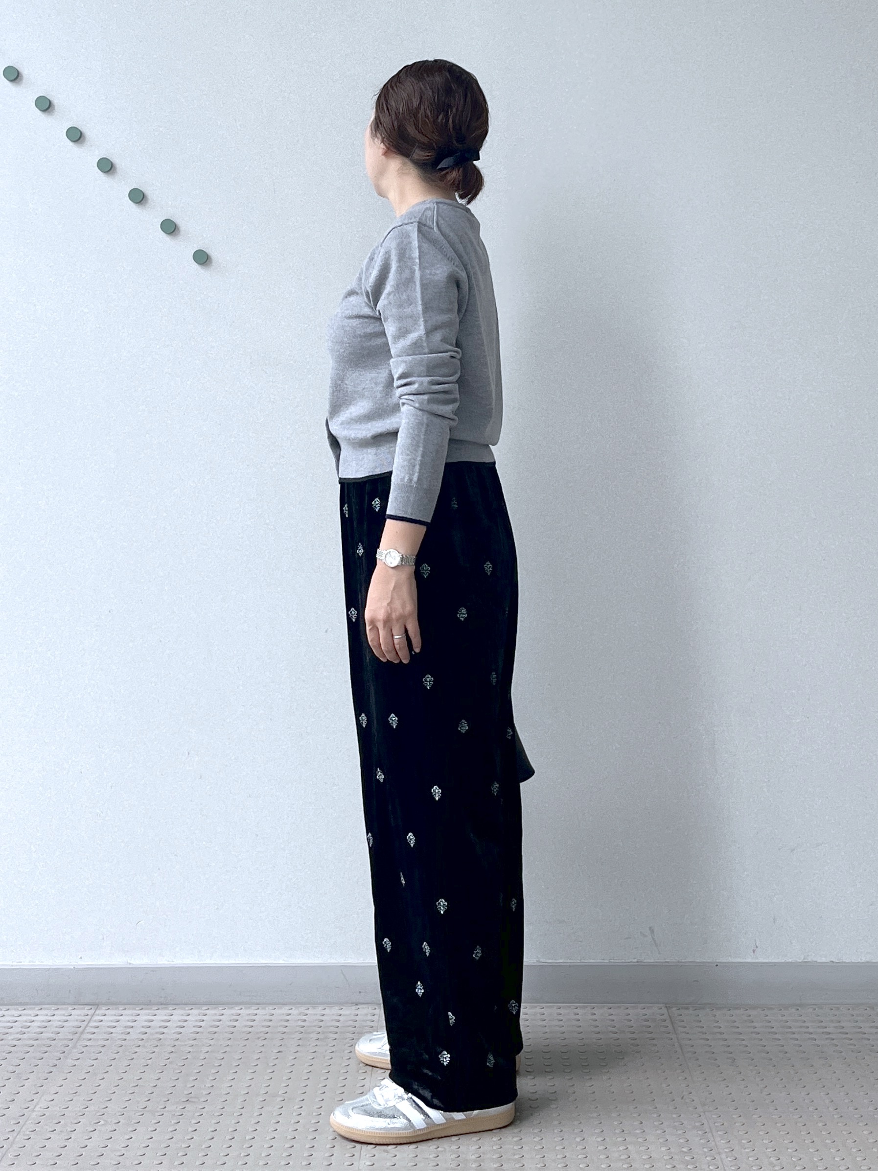 Soeさんの「DRESSTERIOR｜ゼニアバル―ファキャッシュウールクルーネックカーディガン」を使ったコーディネート