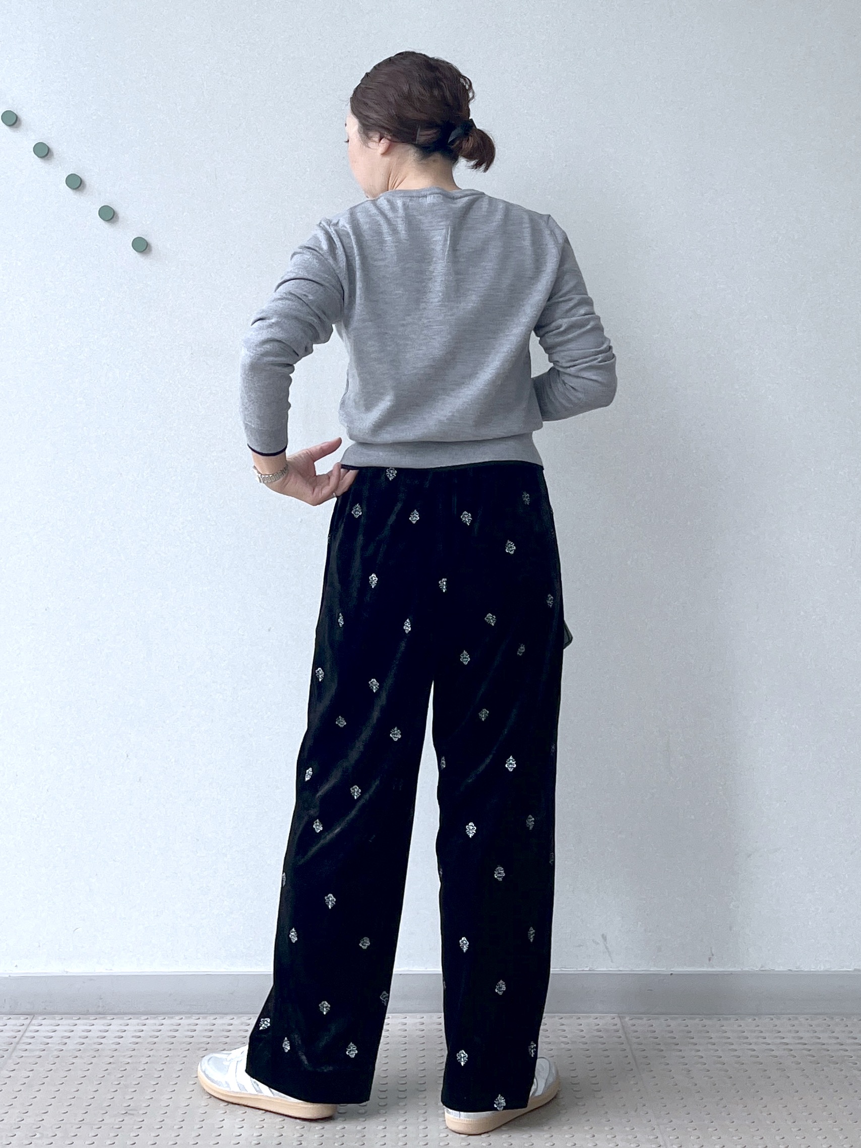Soeさんの「DRESSTERIOR｜ゼニアバル―ファキャッシュウールクルーネックカーディガン」を使ったコーディネート