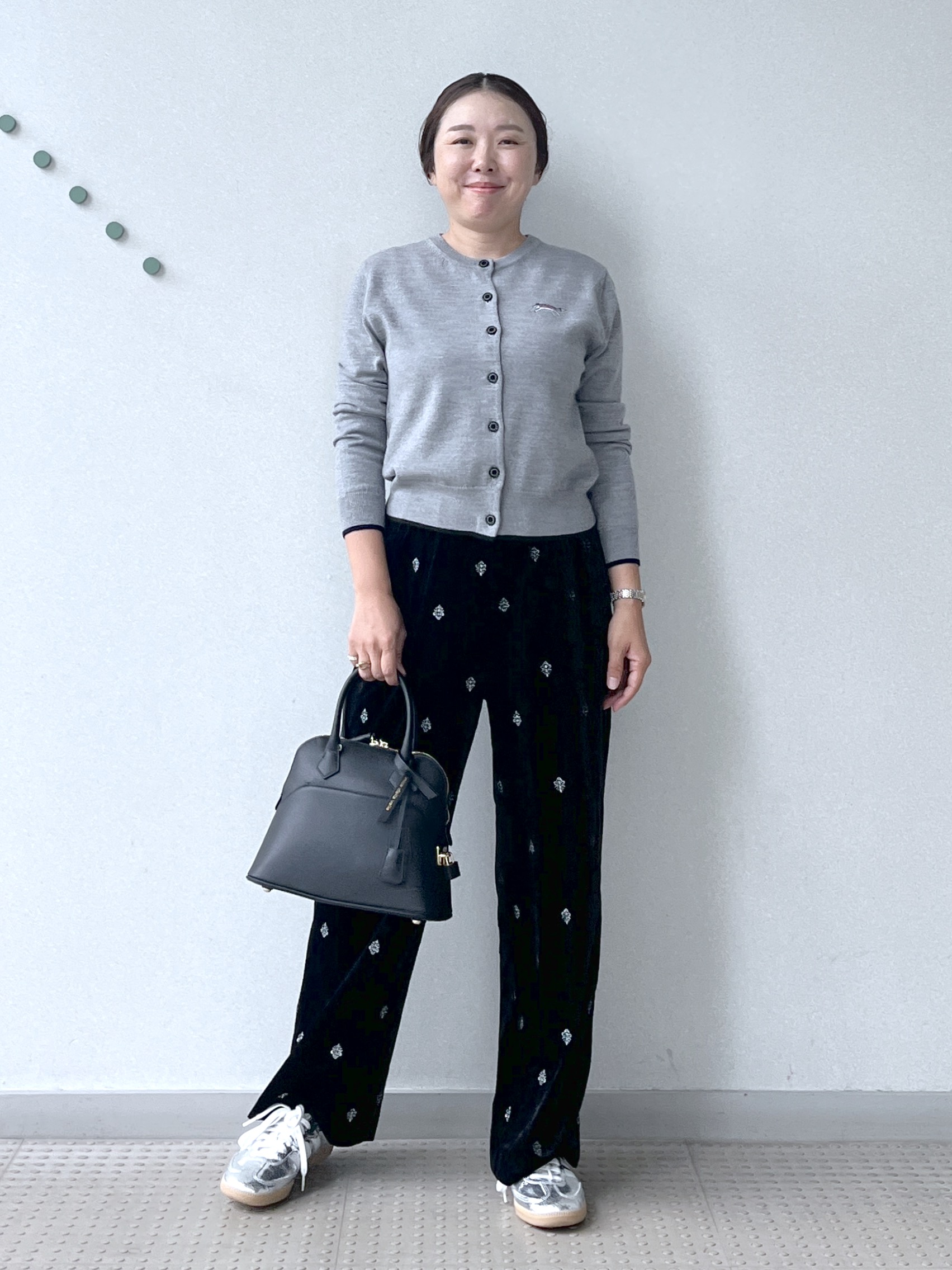 Soeさんの「DRESSTERIOR｜ゼニアバル―ファキャッシュウールクルーネックカーディガン」を使ったコーディネート