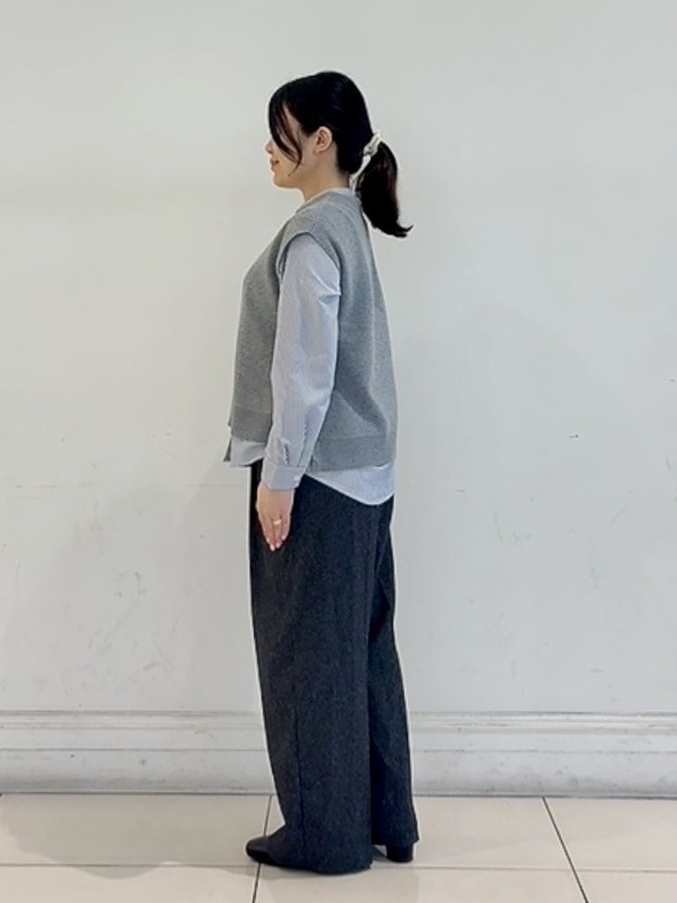 チョコさんの「grove｜【2点セット/時短・着回し】着るだけでコーデが完成 ニットベスト&times;シャツ」を使ったコーディネート