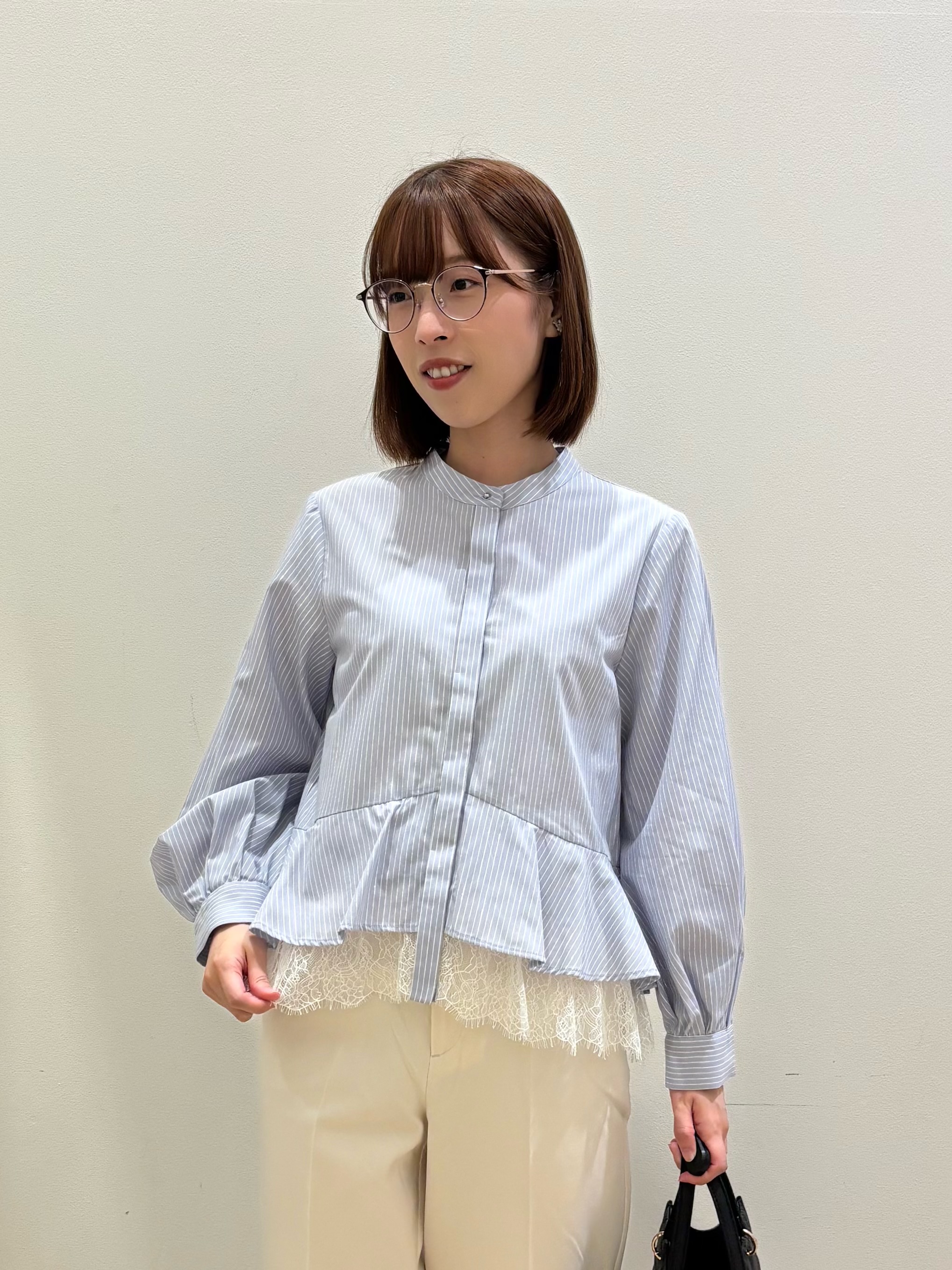 honamiさんの「index｜【防シワ】レースレイヤードペプラムブラウス《洗濯機OK／イージーアイロン》」を使ったコーディネート