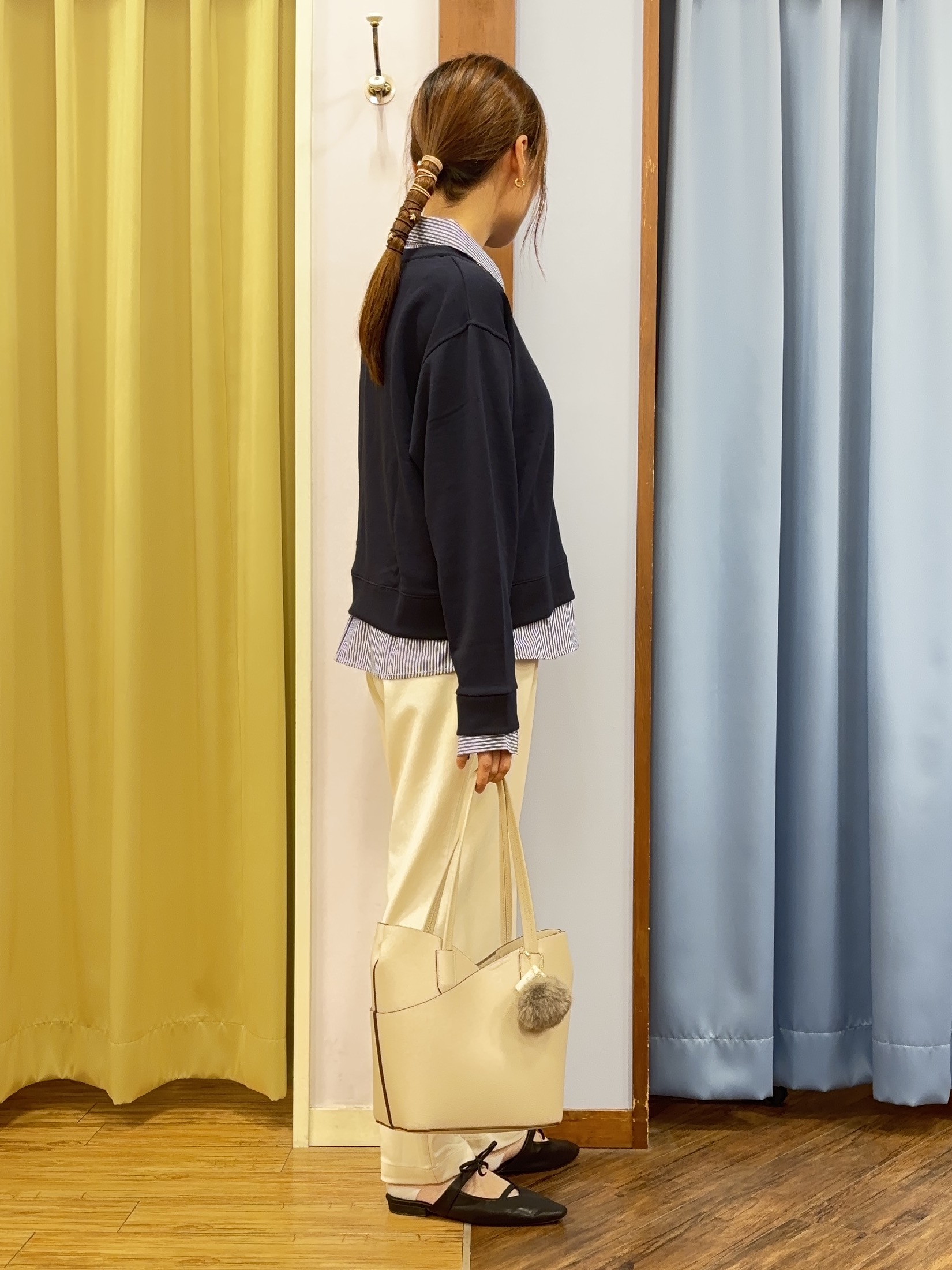 himiさんの「SHOO･LA･RUE｜【S-LL/洗濯機可】一枚でレイヤード感が完成する シャツドッキング裏毛トップス」を使ったコーディネート
