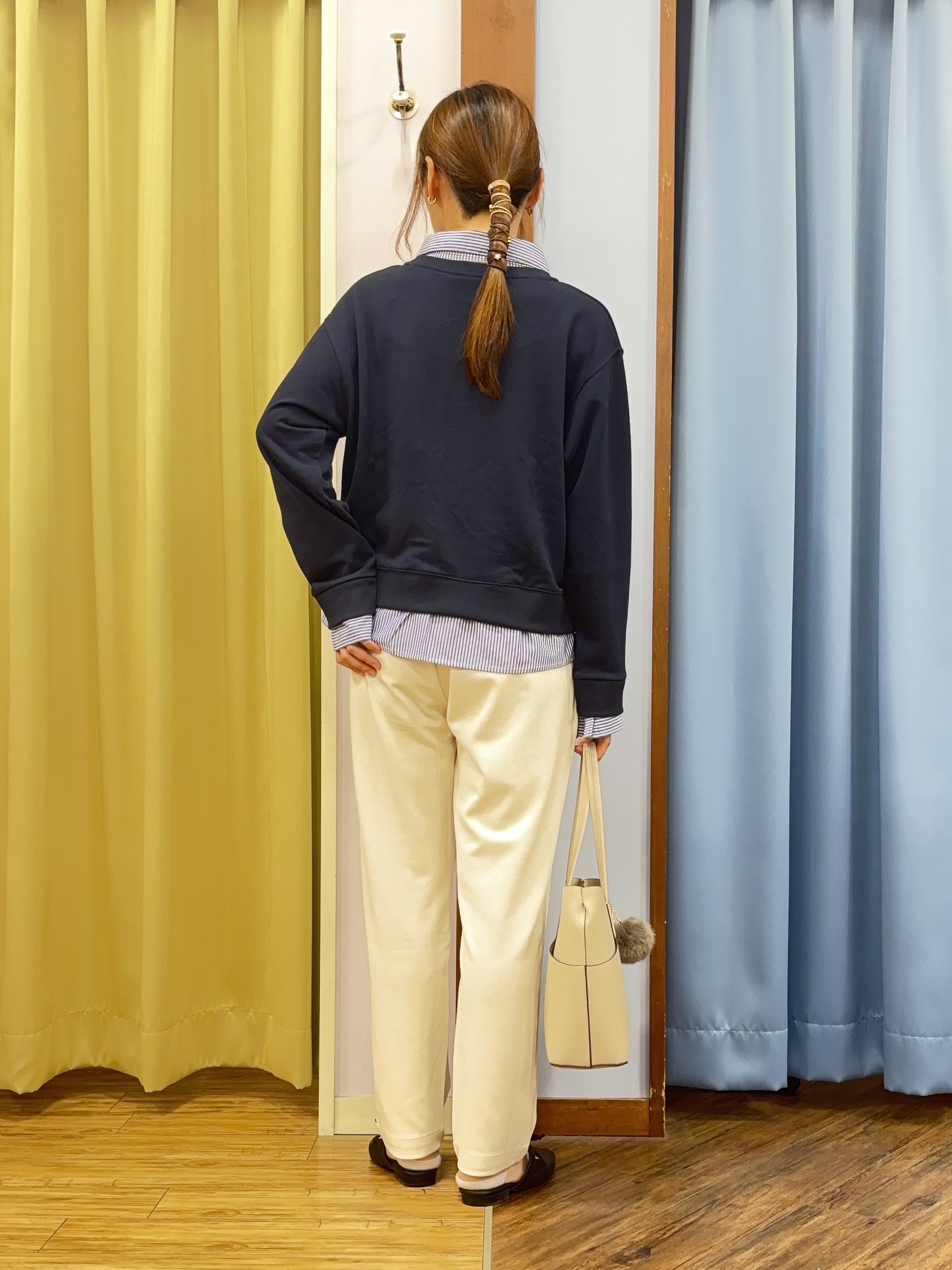 himiさんの「SHOO･LA･RUE｜【S-LL/洗濯機可】一枚でレイヤード感が完成する シャツドッキング裏毛トップス」を使ったコーディネート