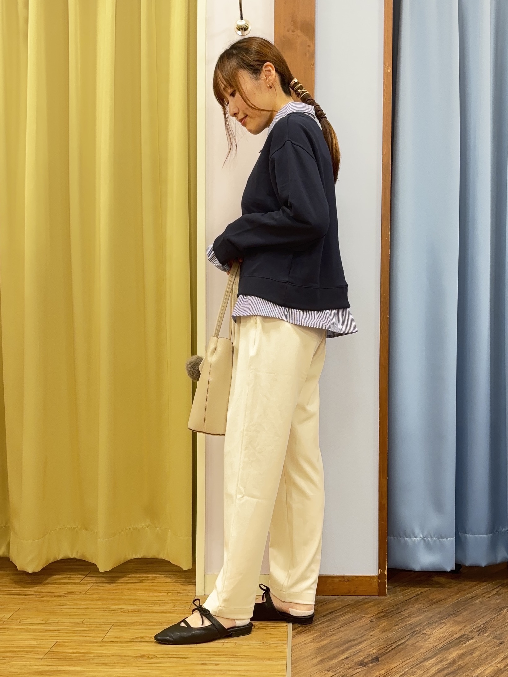 himiさんの「SHOO･LA･RUE｜【S-LL/洗濯機可】一枚でレイヤード感が完成する シャツドッキング裏毛トップス」を使ったコーディネート