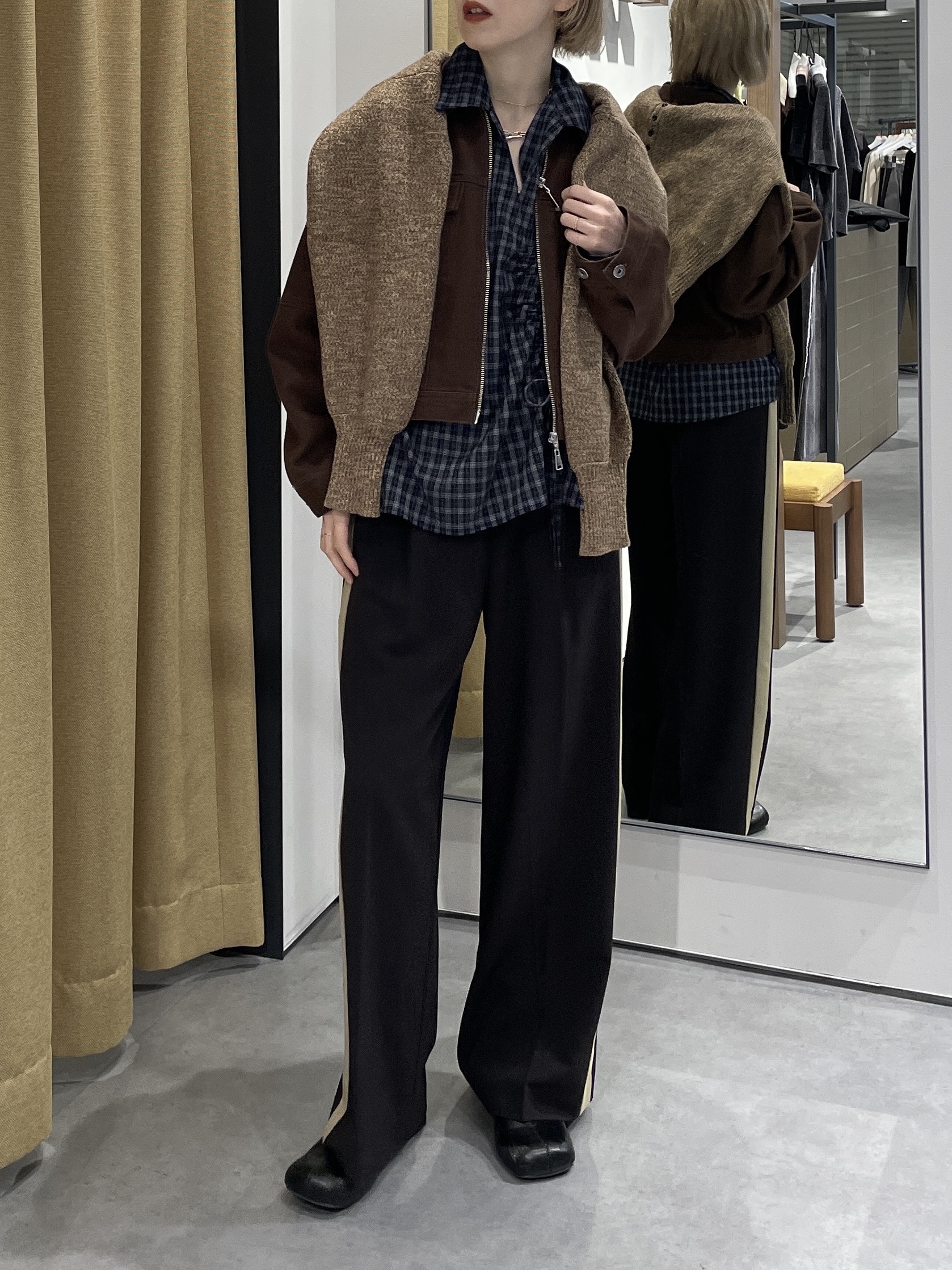 mikuさんの「INDIVI｜Comfy Slacks｜イージーサイドラインワイドパンツ【LIVE紹介／上枝みどりさん着用／通勤】」を使ったコーディネート