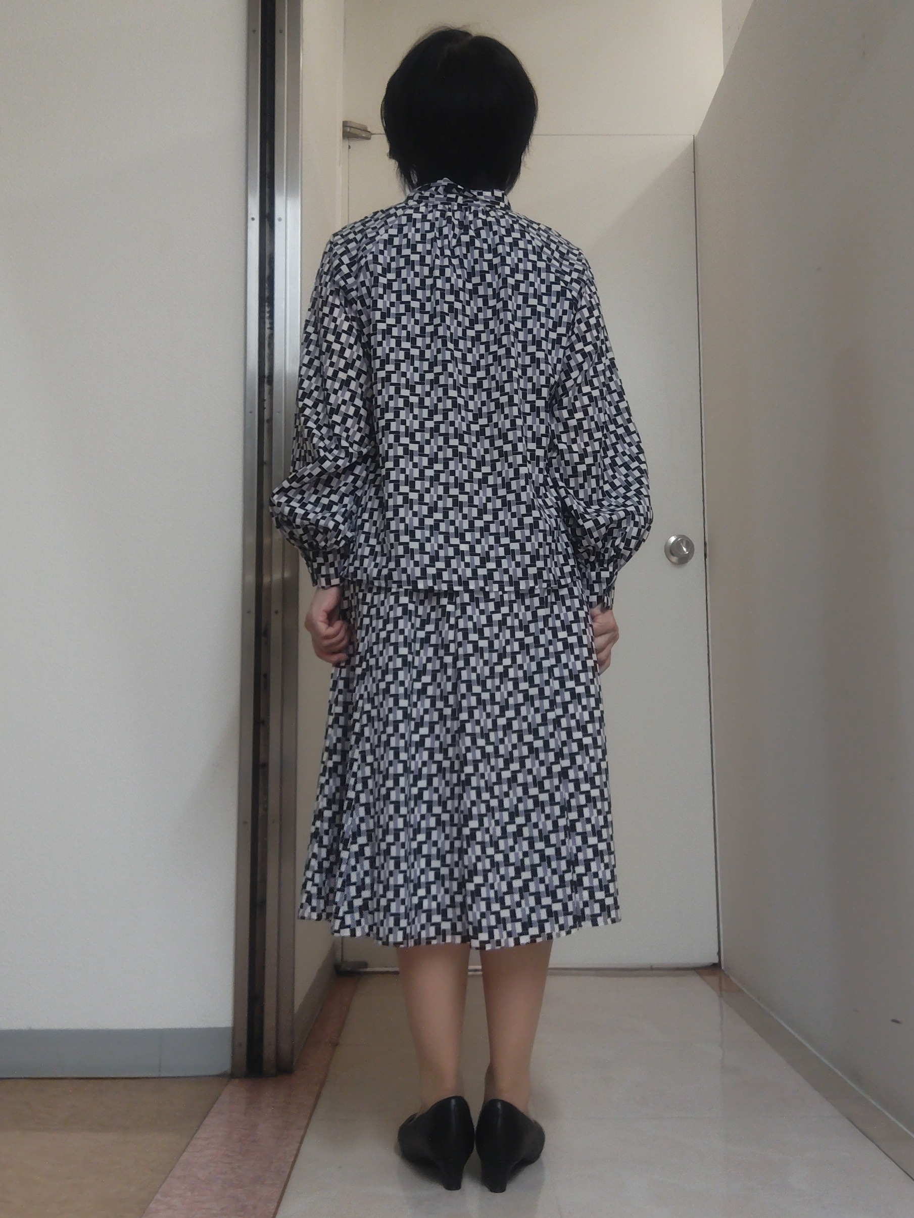 tokuさんの「Reflect｜【SS-4Lサイズ／セットアップ】幾何柄プリント ボウタイデザインブラウス」を使ったコーディネート