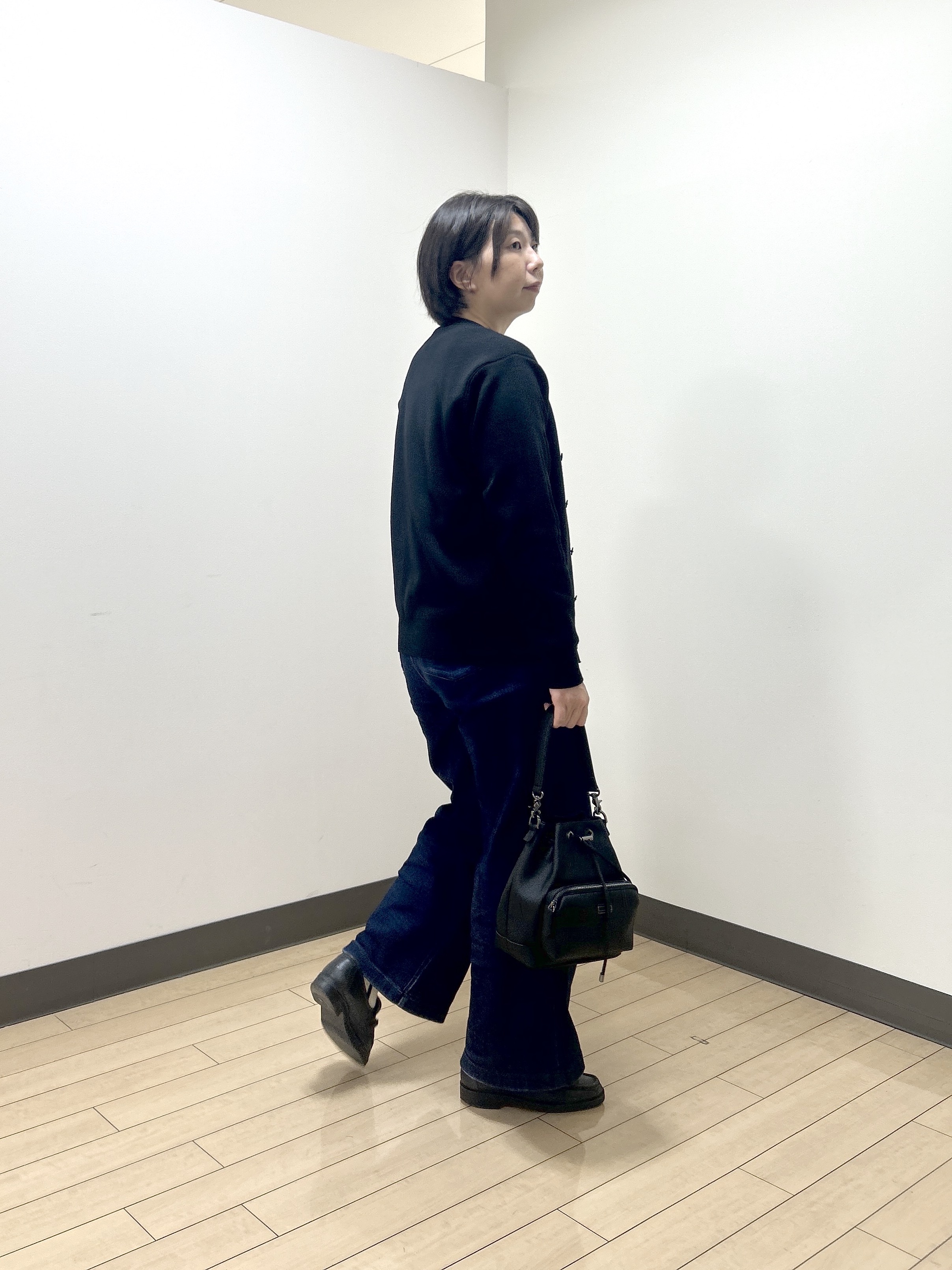 okaさんの「TAKEO KIKUCHI｜【BOWLER HAT LABEL】日本製クルーネックカーディガン」を使ったコーディネート