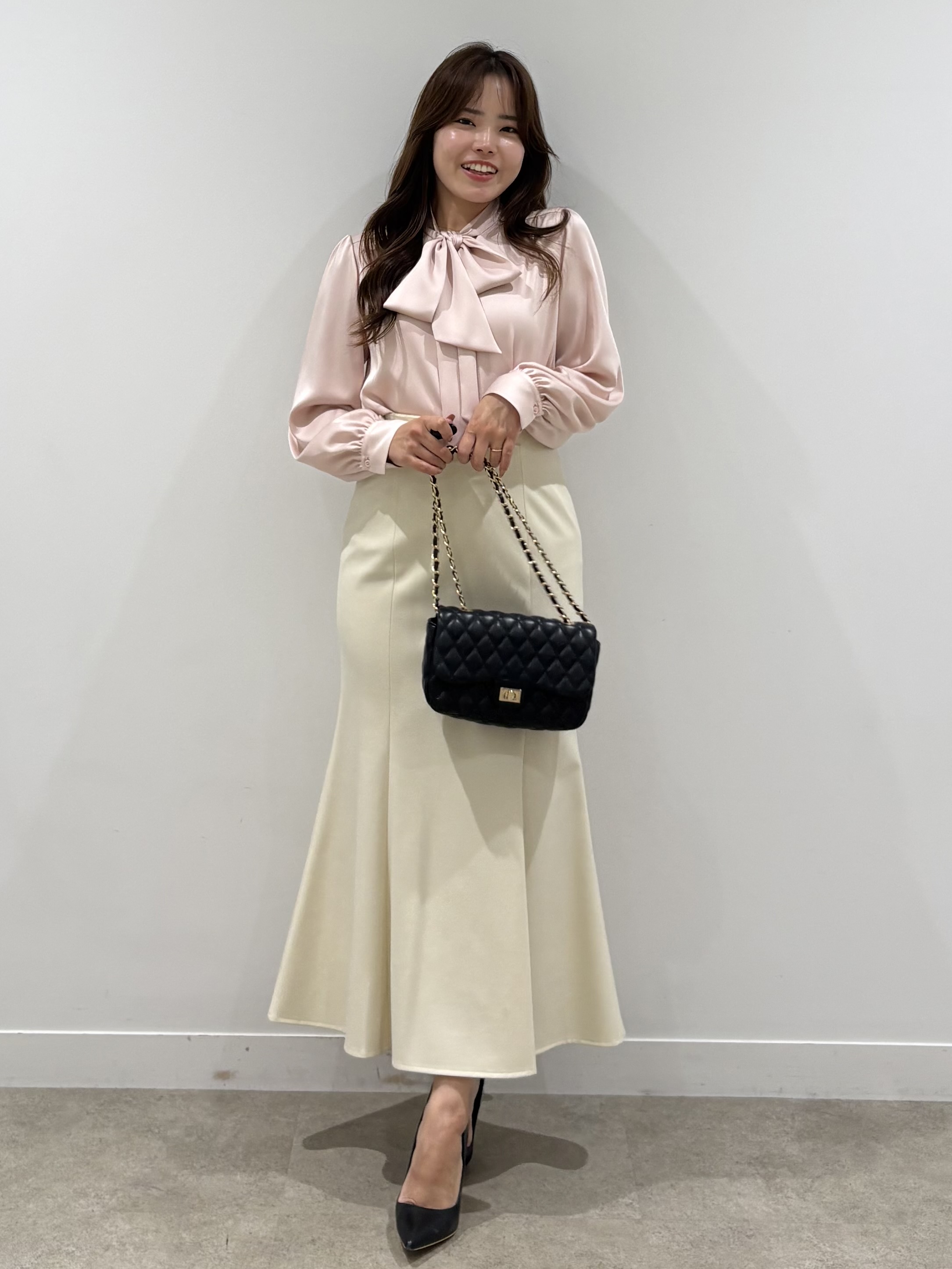 MISAKIさんの「COUP DE CHANCE｜シルク調リボンブラウス」を使ったコーディネート