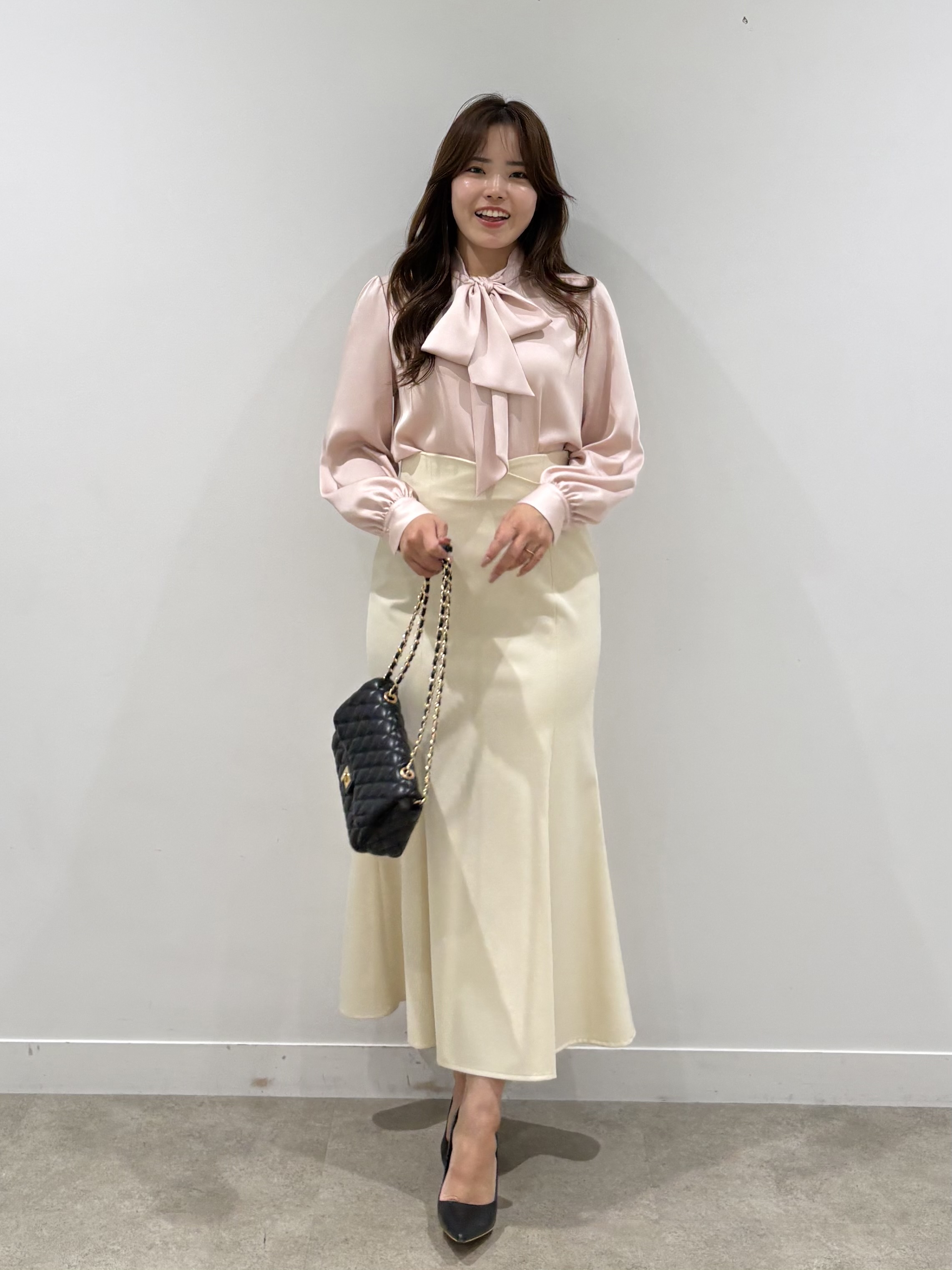 MISAKIさんの「COUP DE CHANCE｜シルク調リボンブラウス」を使ったコーディネート