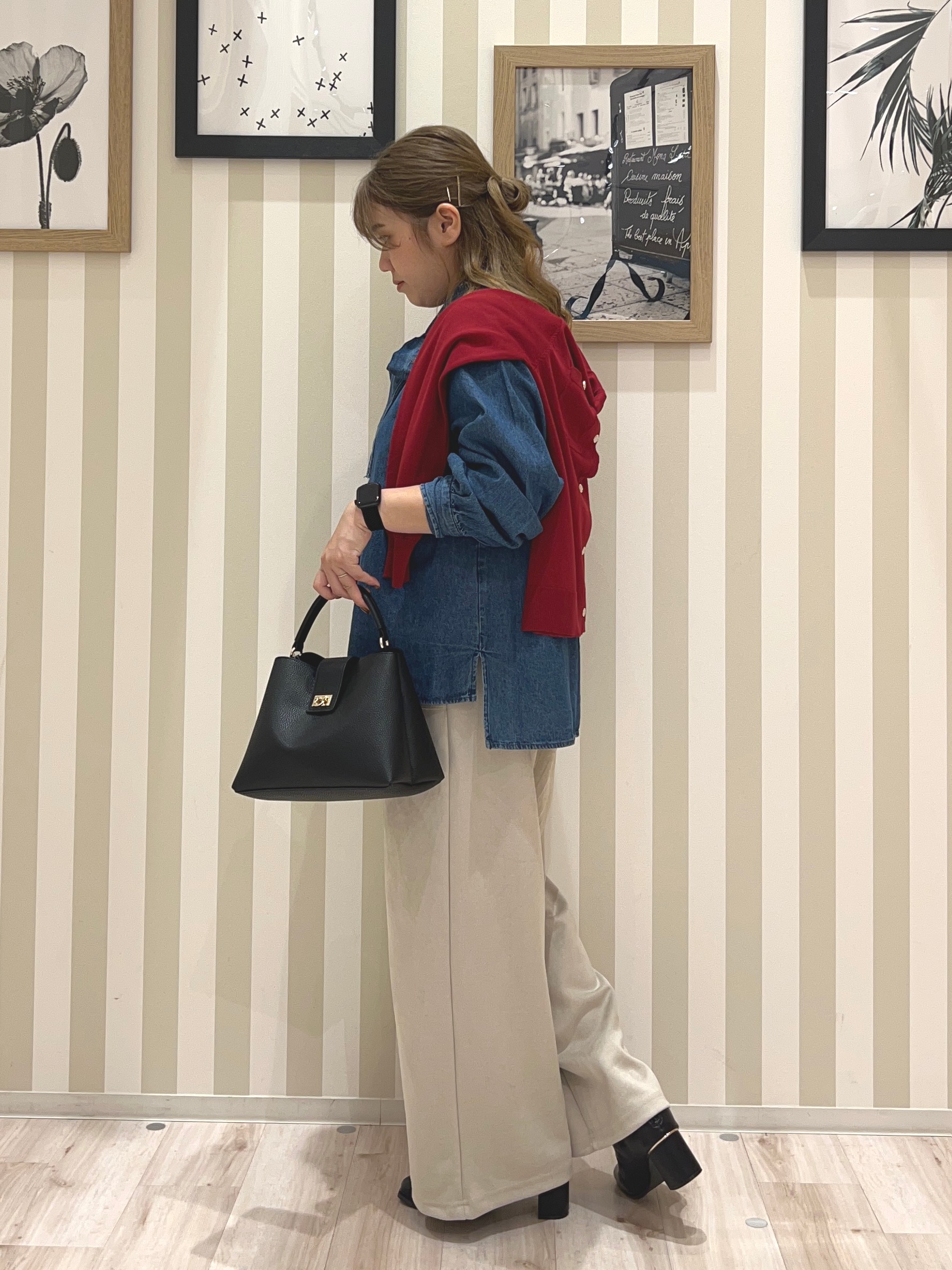 mさんの「SHOO･LA･RUE｜【S-LL/洗濯機可】華やぐデニムボウタイリボンシャツ」を使ったコーディネート