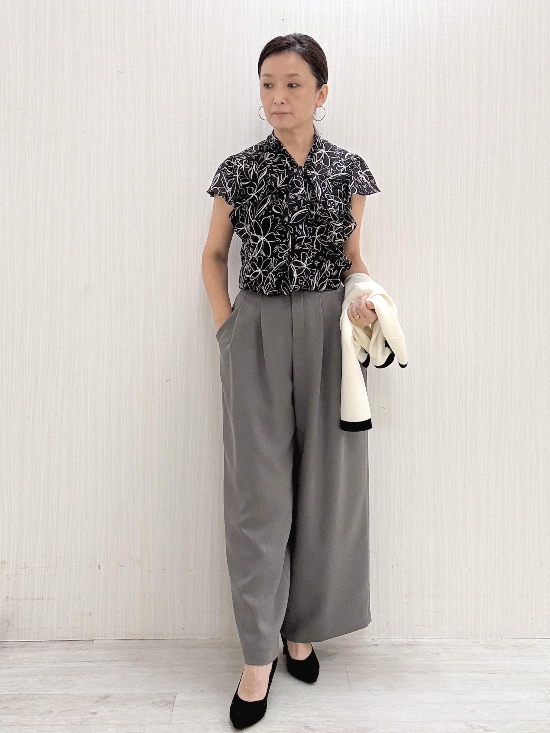 ayaさんの「COUP DE CHANCE｜【手洗い可／日本製】タック入りワイドパンツ」を使ったコーディネート