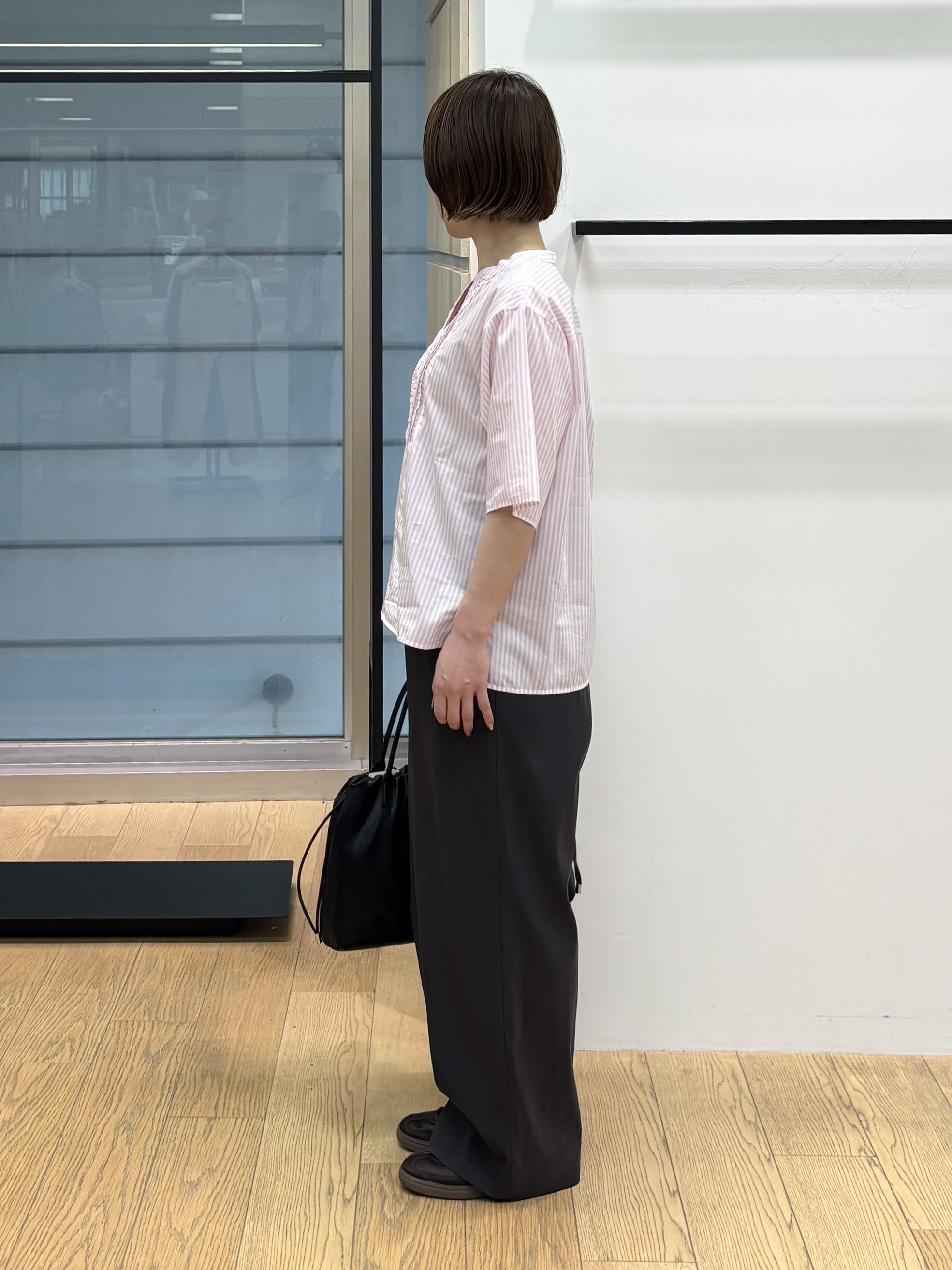 asamiさんの「INDIVI｜【褒められパンツ／洗える／ウエストゴム】ワイドタックパンツ」を使ったコーディネート