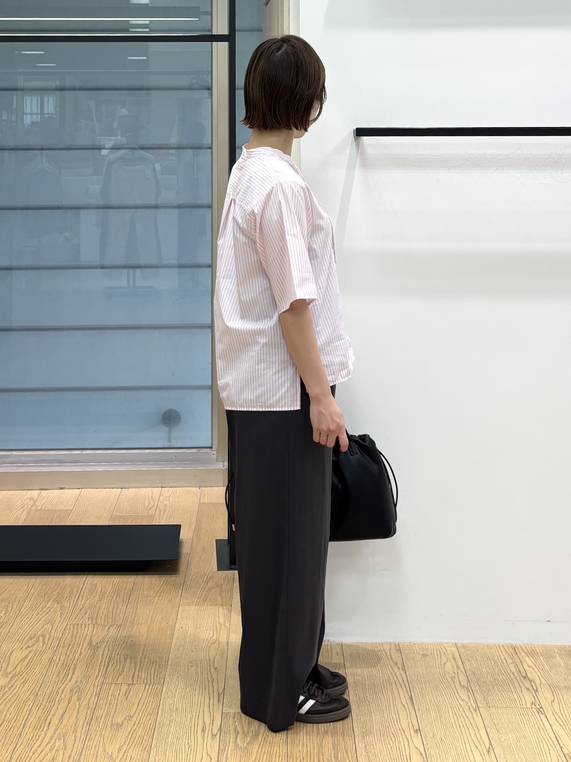 asamiさんの「INDIVI｜【褒められパンツ／洗える／ウエストゴム】ワイドタックパンツ」を使ったコーディネート