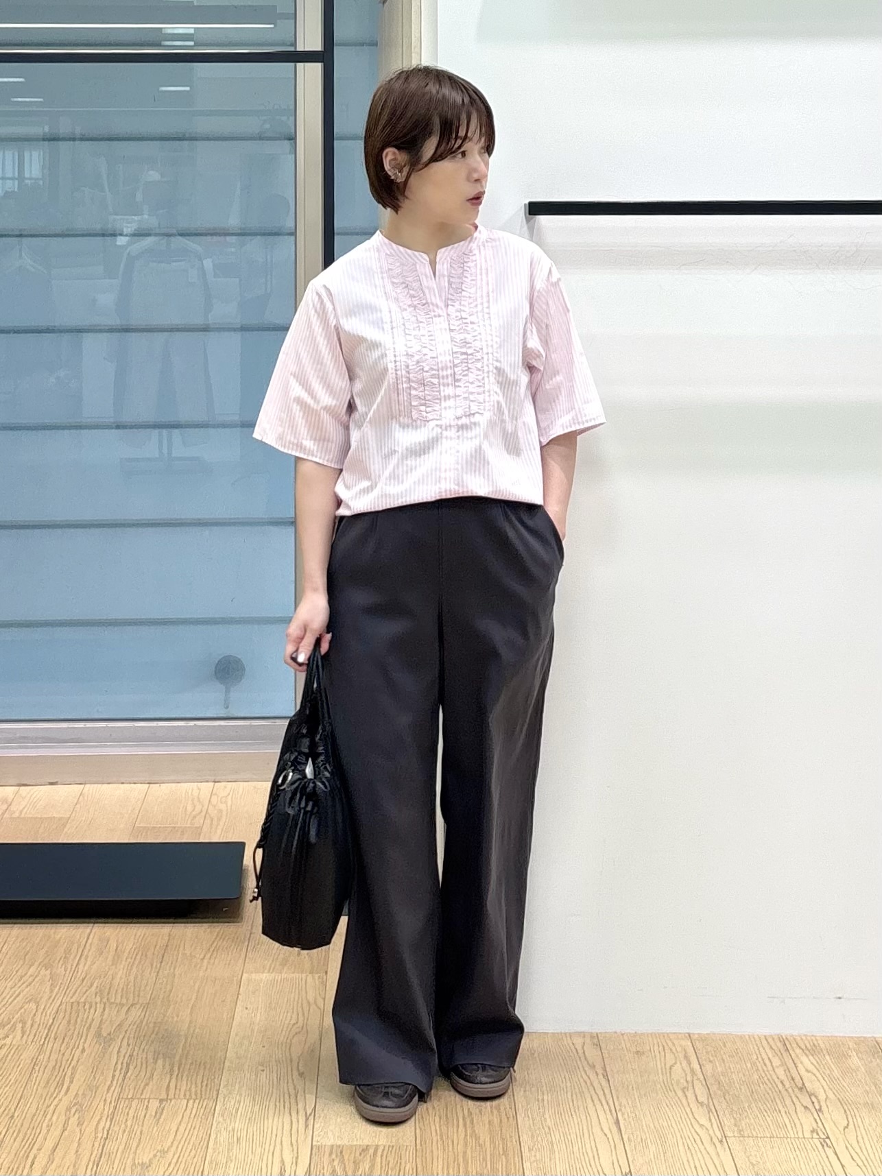 asamiさんの「INDIVI｜【褒められパンツ／洗える／ウエストゴム】ワイドタックパンツ」を使ったコーディネート