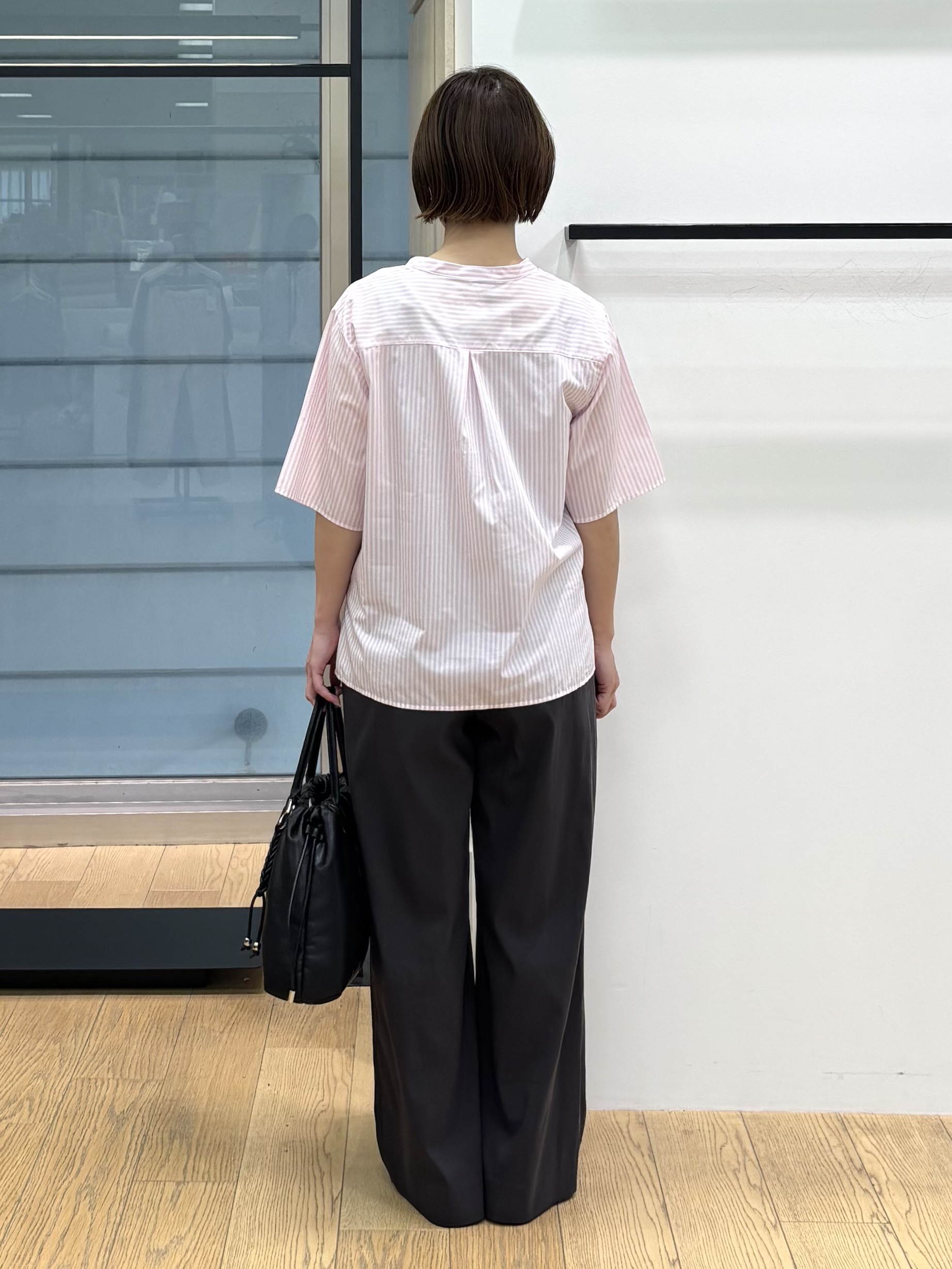 asamiさんの「INDIVI｜【褒められパンツ／洗える／ウエストゴム】ワイドタックパンツ」を使ったコーディネート