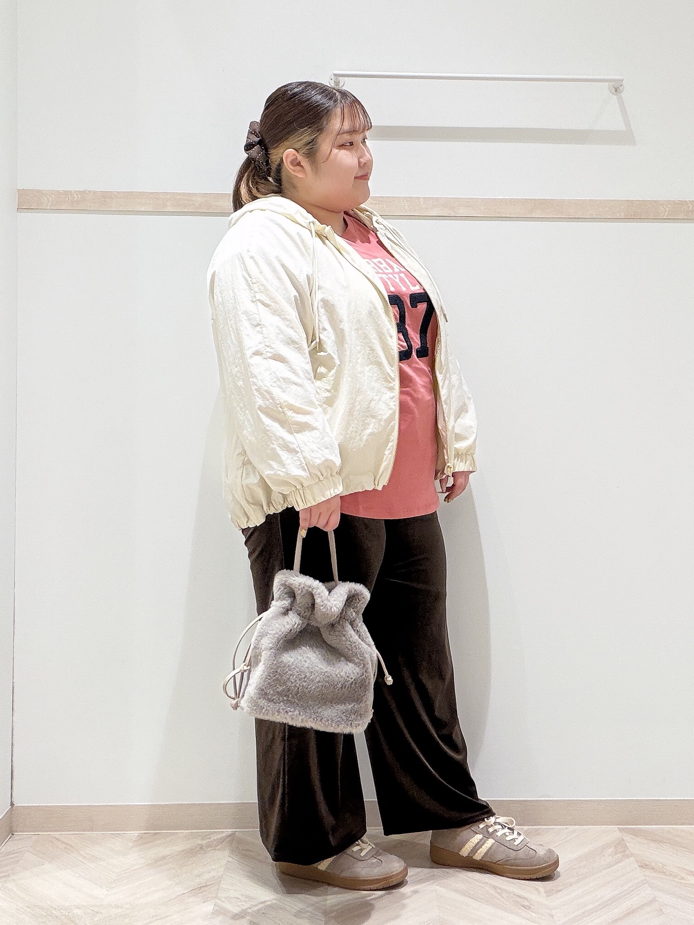 ゆめかさんの「SHOO･LA･RUE｜【S-LL/撥水】ゴールドパーツで女性らしく ギャザーブルゾン」を使ったコーディネート