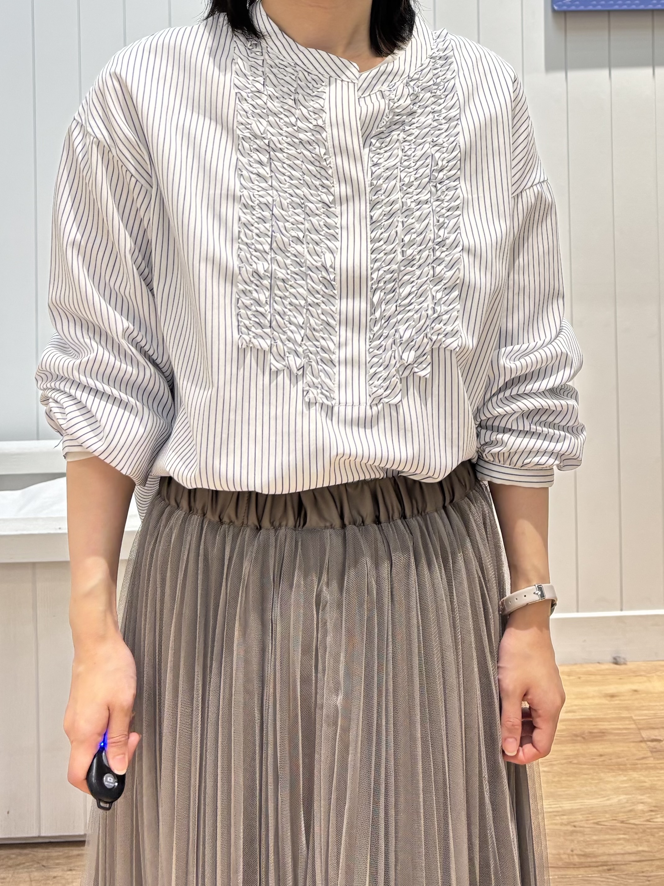 OKADAさんの「Dessin｜【高レビュー/洗える/7色展開】フロントフリルブラウス」を使ったコーディネート