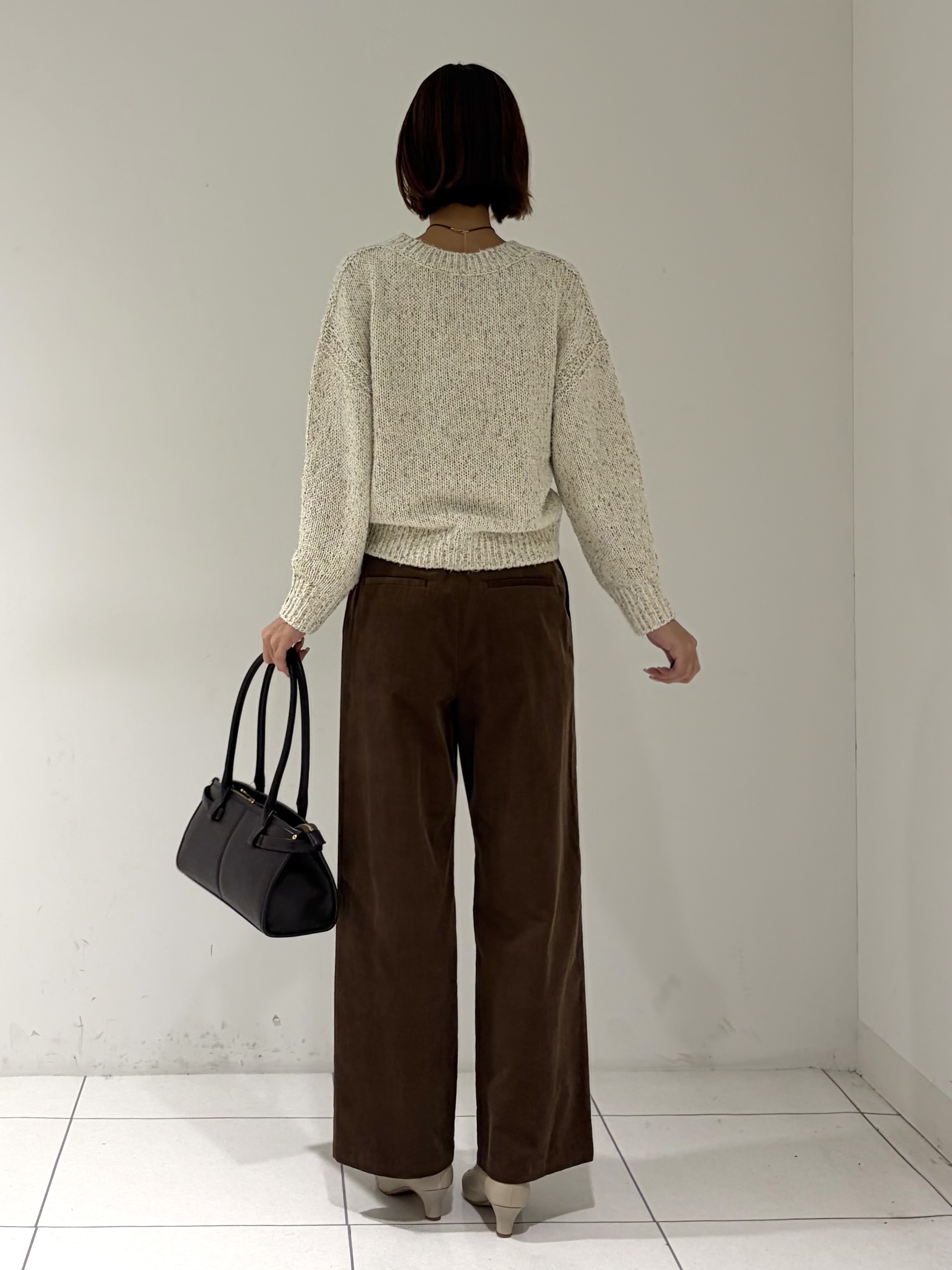shioriさんの「INDIVI｜【コットン混／ミックスカラー】カールヤーン パフスリーブニット」を使ったコーディネート