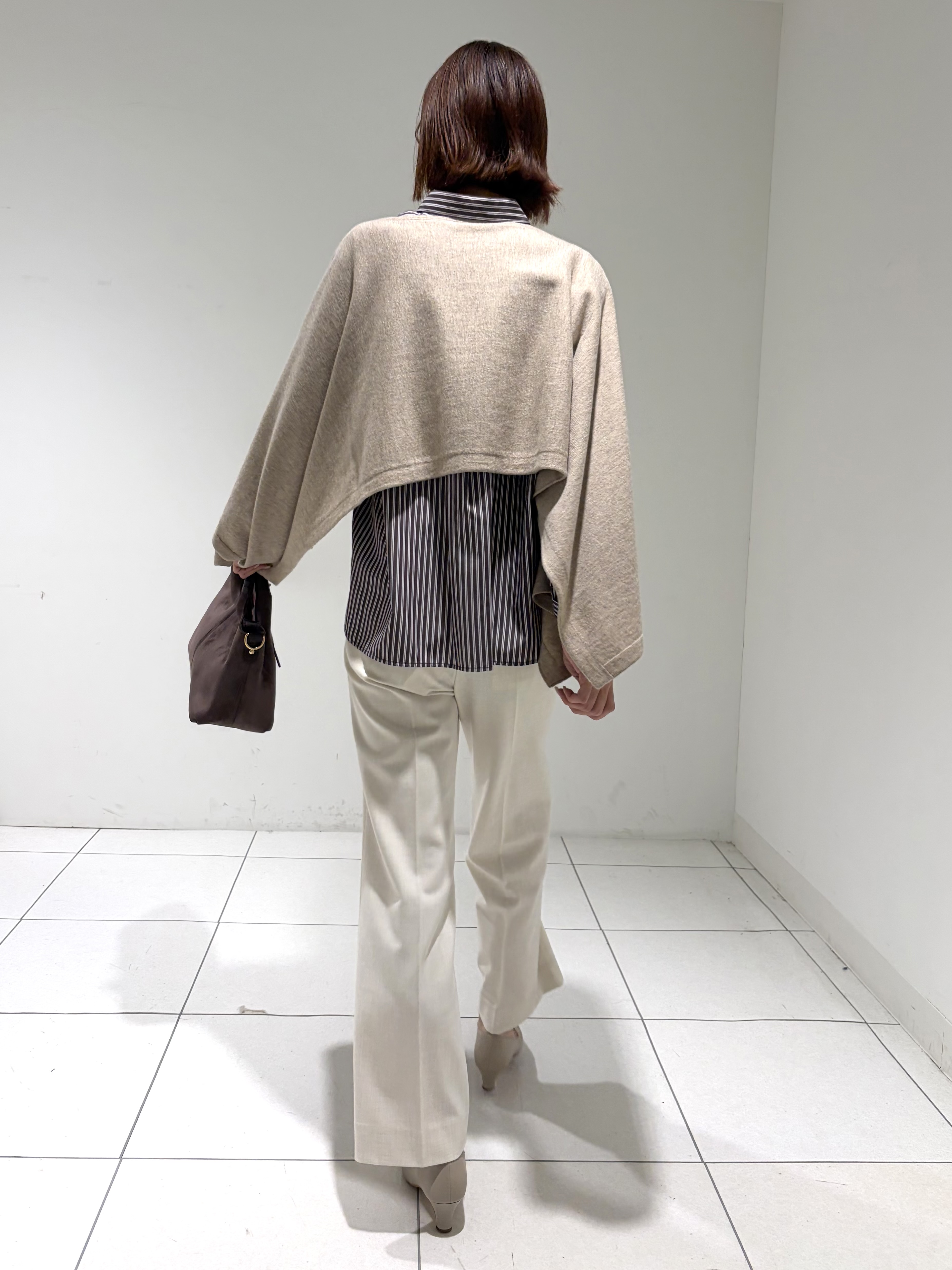 shioriさんの「INDIVI｜【2WAY／着回し◎】ウール混ニットケープポンチョ」を使ったコーディネート