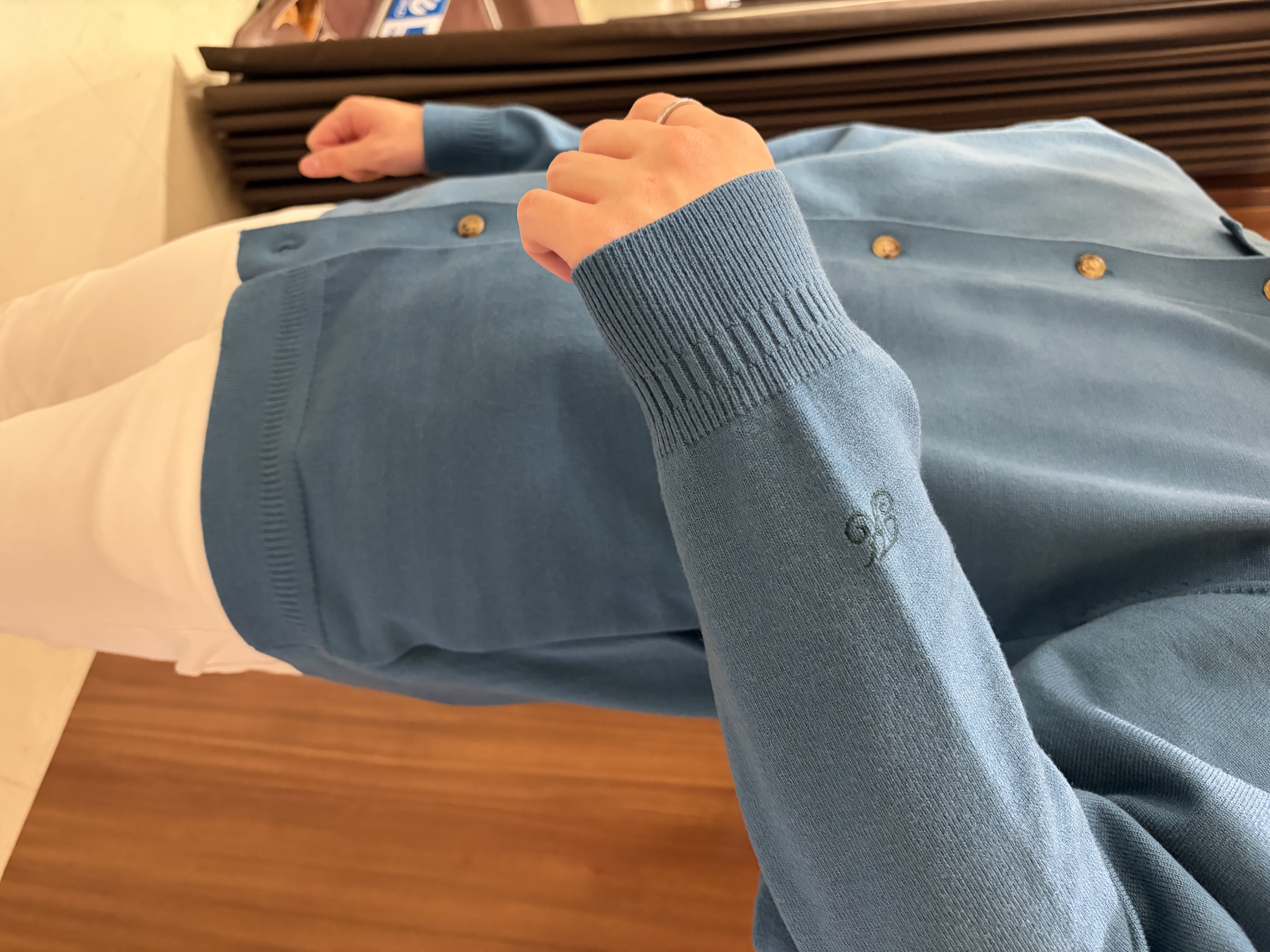 中村さんの「TAKEO KIKUCHI｜ニット シャツ カーディガン」を使ったコーディネート