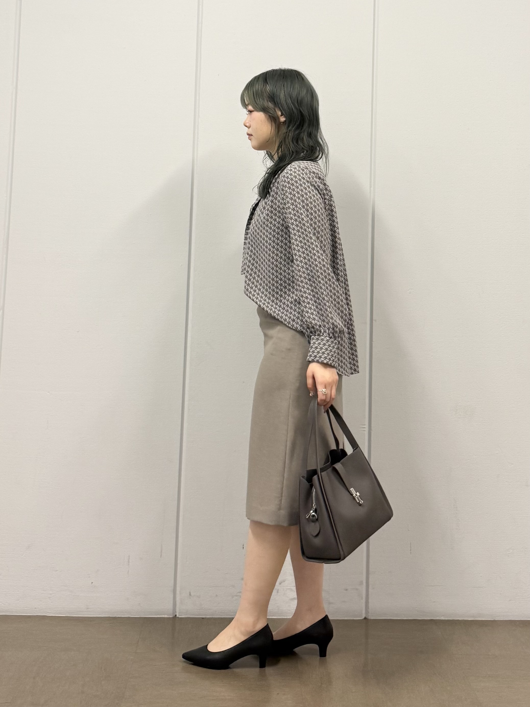mizukiさんの「INDIVI｜【UVケア／通勤】幾何学柄ボウタイ風ブラウス」を使ったコーディネート