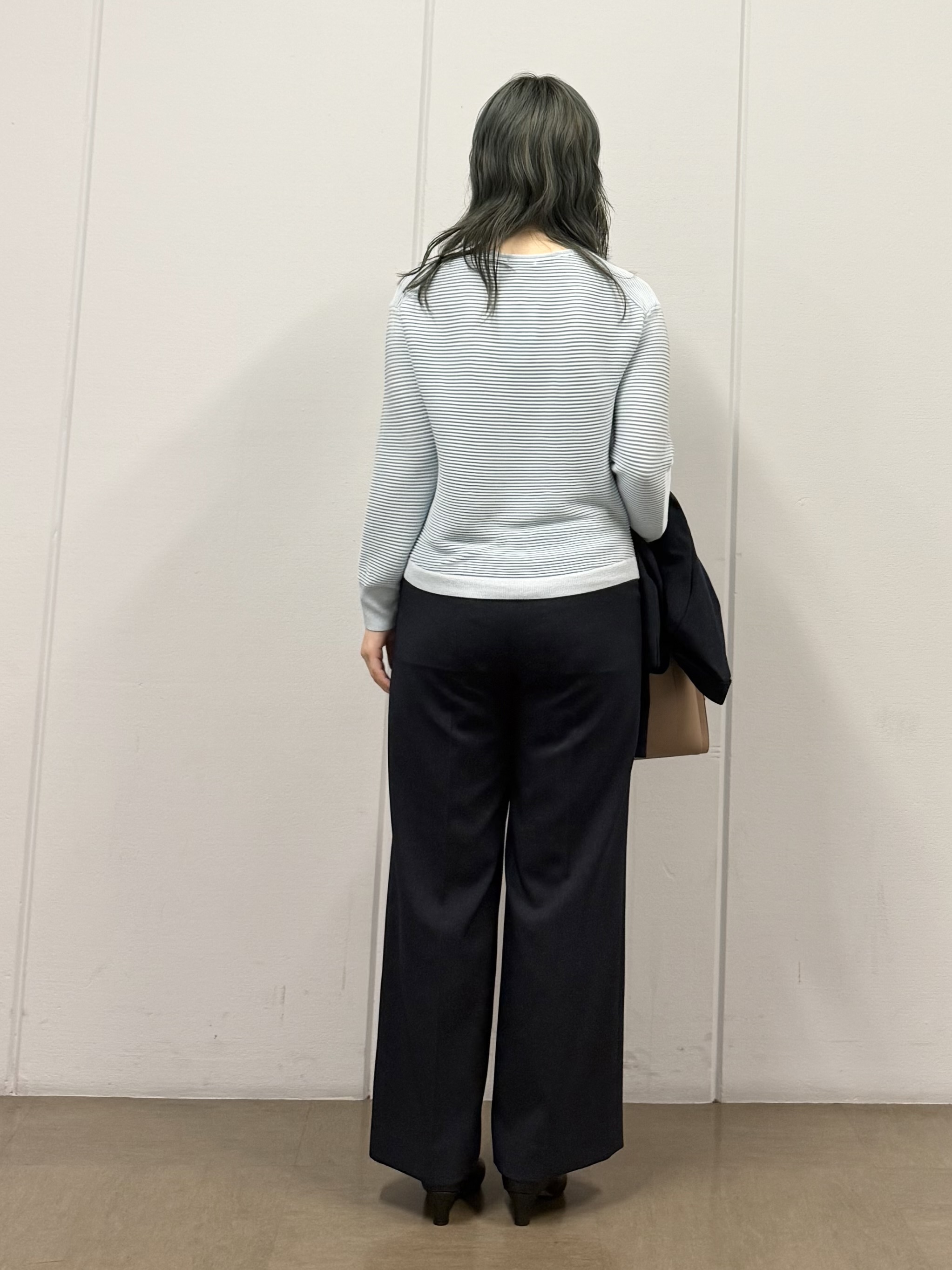 mizukiさんの「INDIVI｜◆【ウール混／体型カバー】ラメガーター編み Vネックニット」を使ったコーディネート