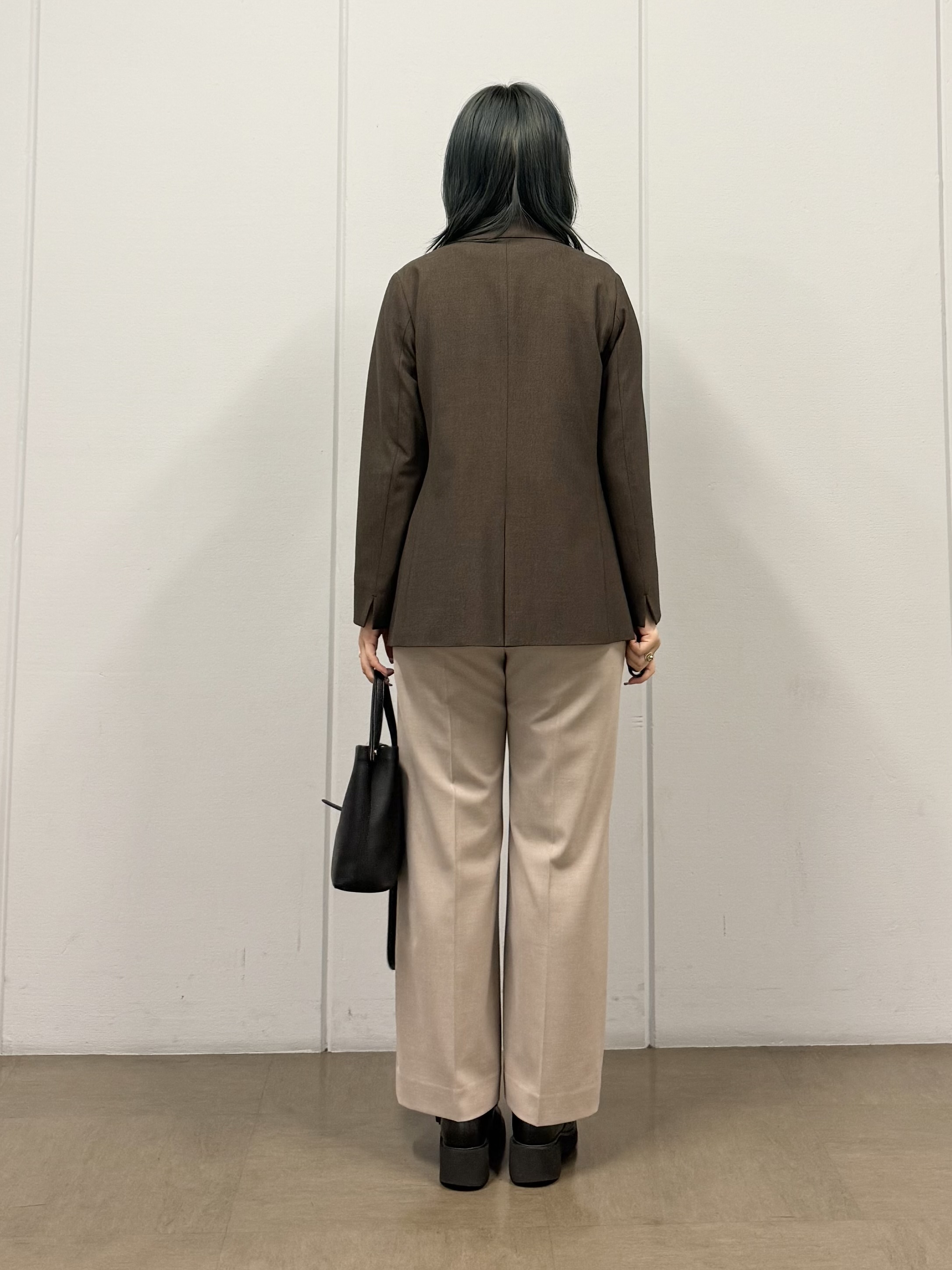 mizukiさんの「INDIVI｜【洗える】ファンシーヤーンVネックニットベスト」を使ったコーディネート