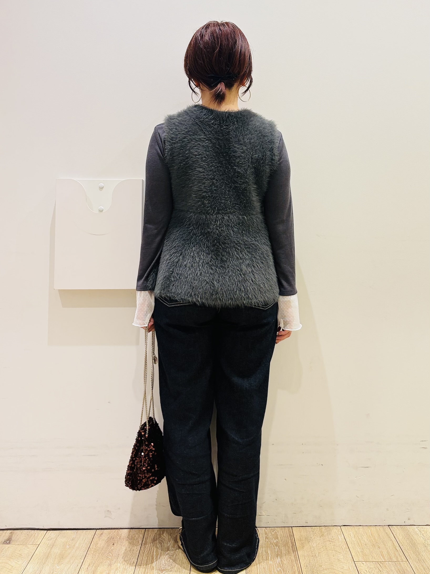 YUKOさんの「index｜フェザーニットペプラムジレ【洗濯機OK】」を使ったコーディネート