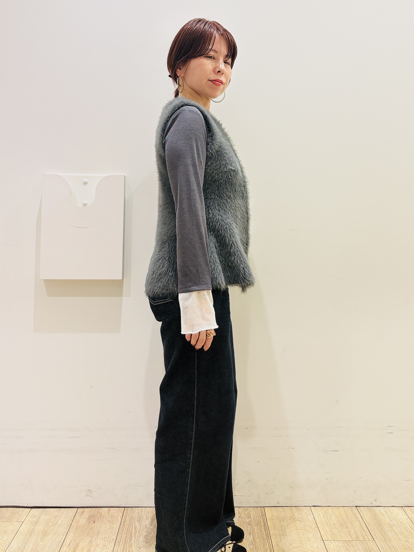 YUKOさんの「index｜フェザーニットペプラムジレ【洗濯機OK】」を使ったコーディネート