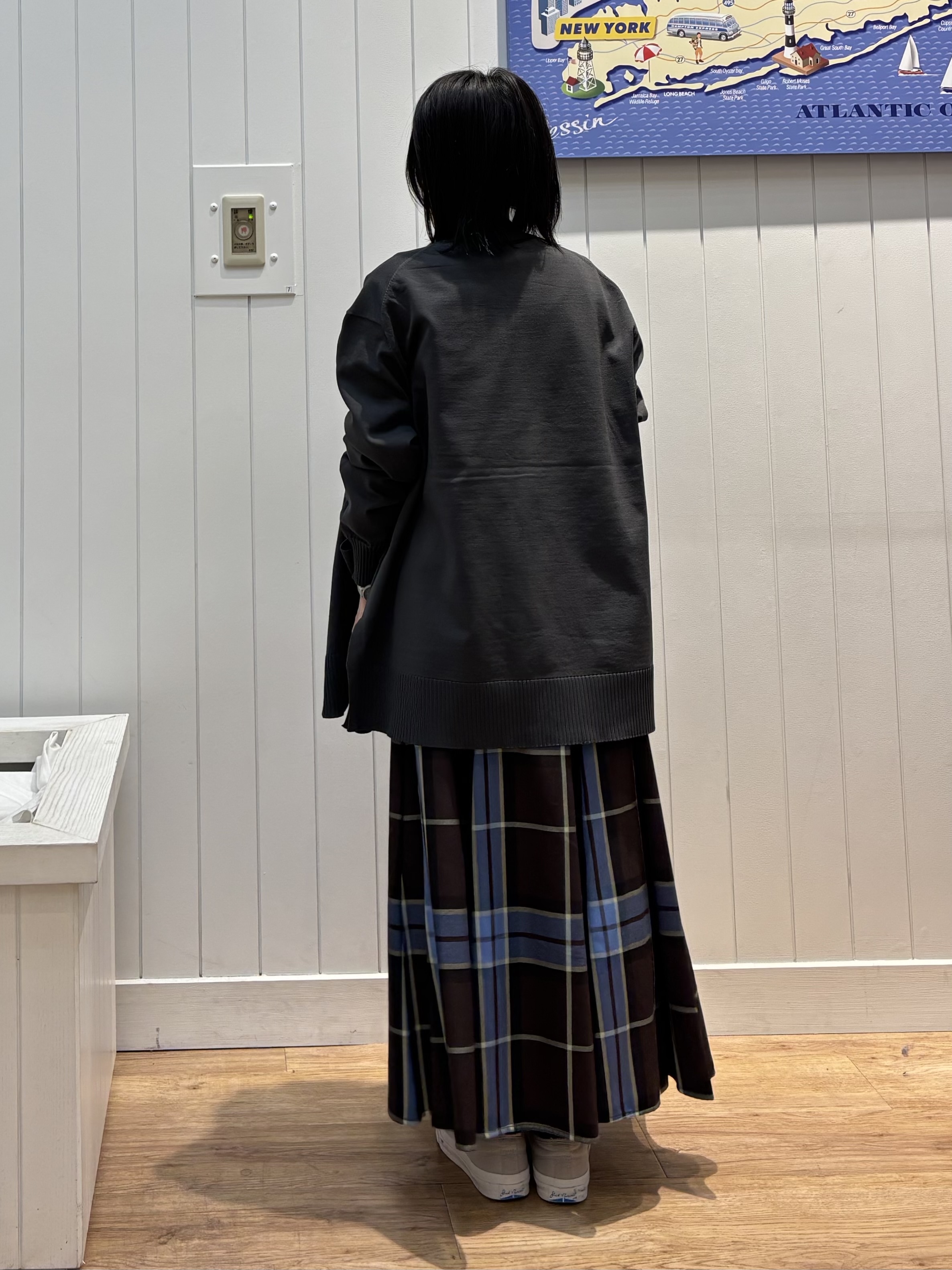 OKADAさんの「Dessin｜【サスティナブル/洗濯機OK】オーバーサイズVネックカーディガン」を使ったコーディネート