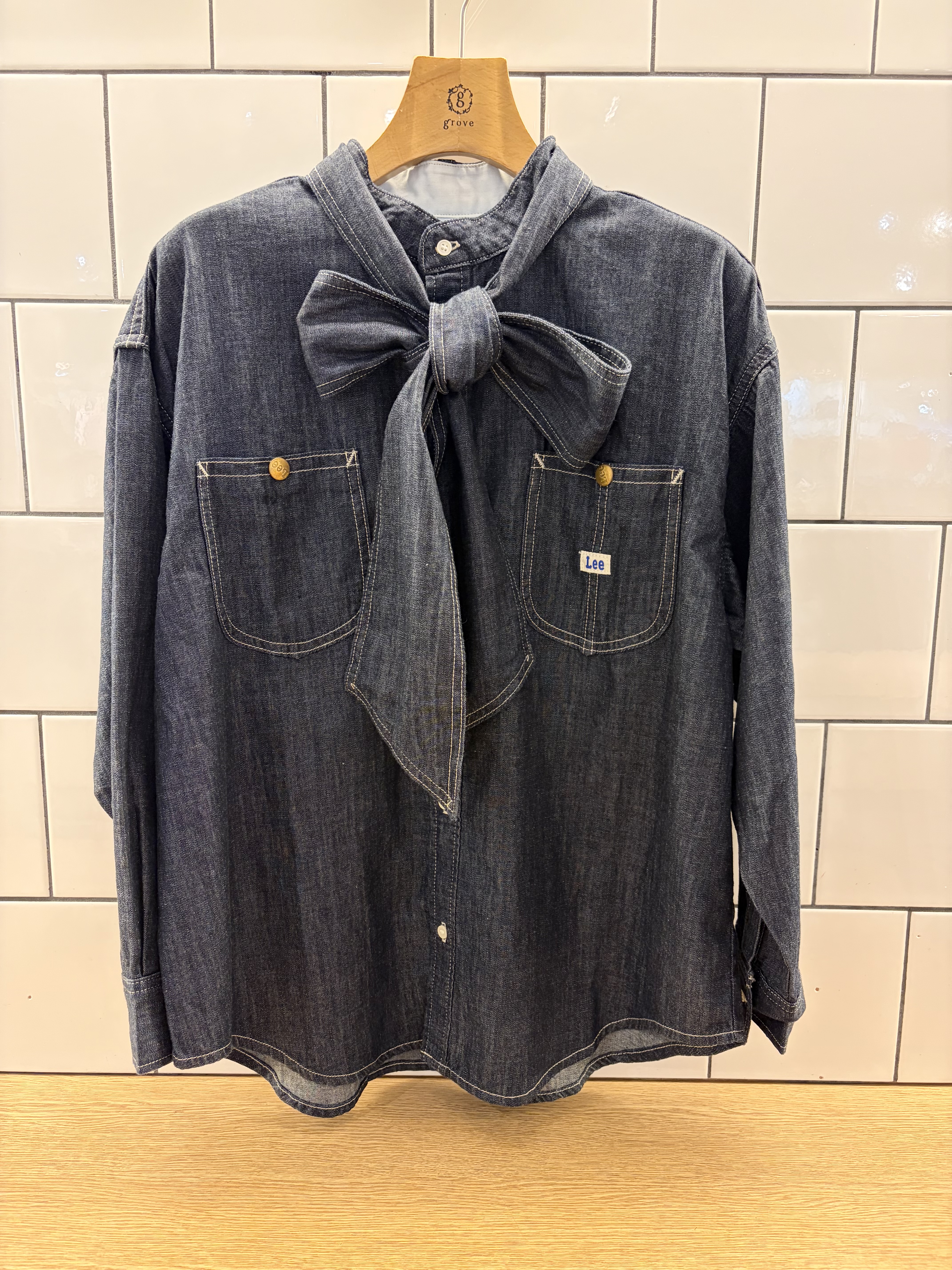 eriicさんの「grove｜【Lee&times;grove別注】DENIM BOWTIE SHIRTS」を使ったコーディネート