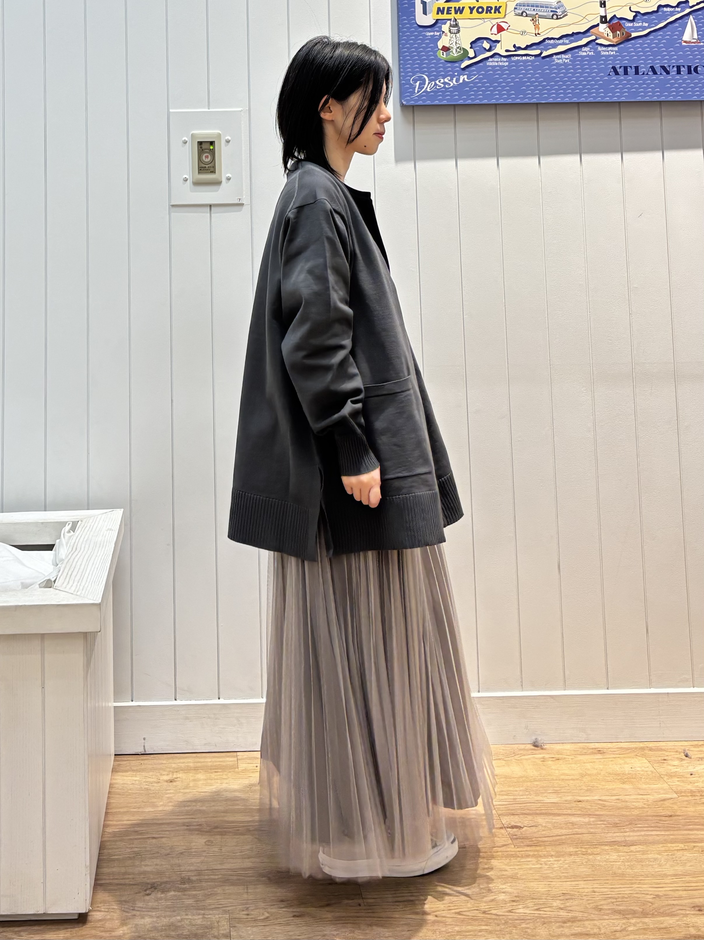 OKADAさんの「Dessin｜【サスティナブル/洗濯機OK】オーバーサイズVネックカーディガン」を使ったコーディネート