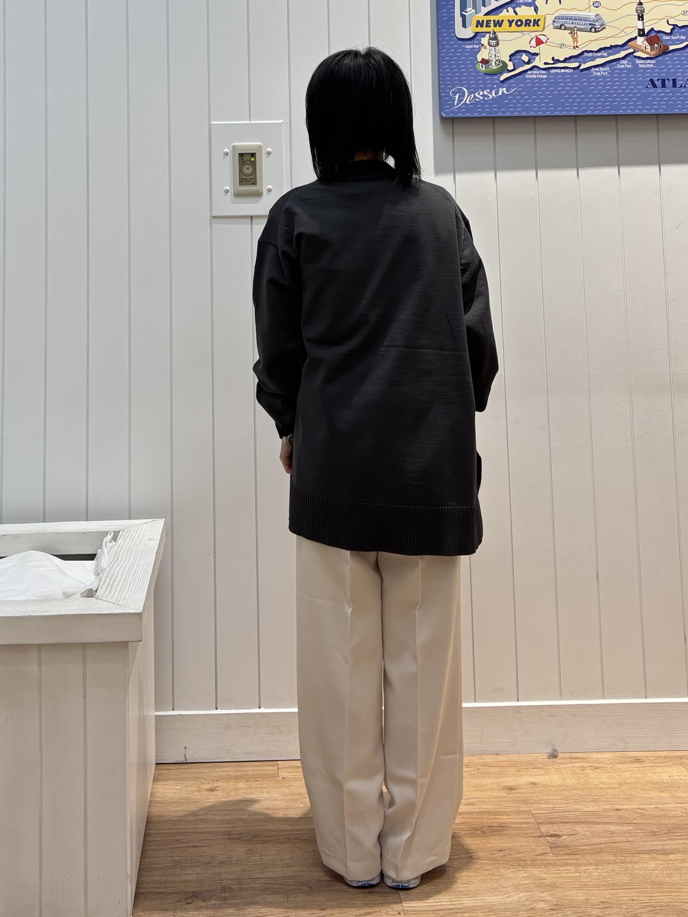 OKADAさんの「Dessin｜【サスティナブル/洗濯機OK】オーバーサイズVネックカーディガン」を使ったコーディネート