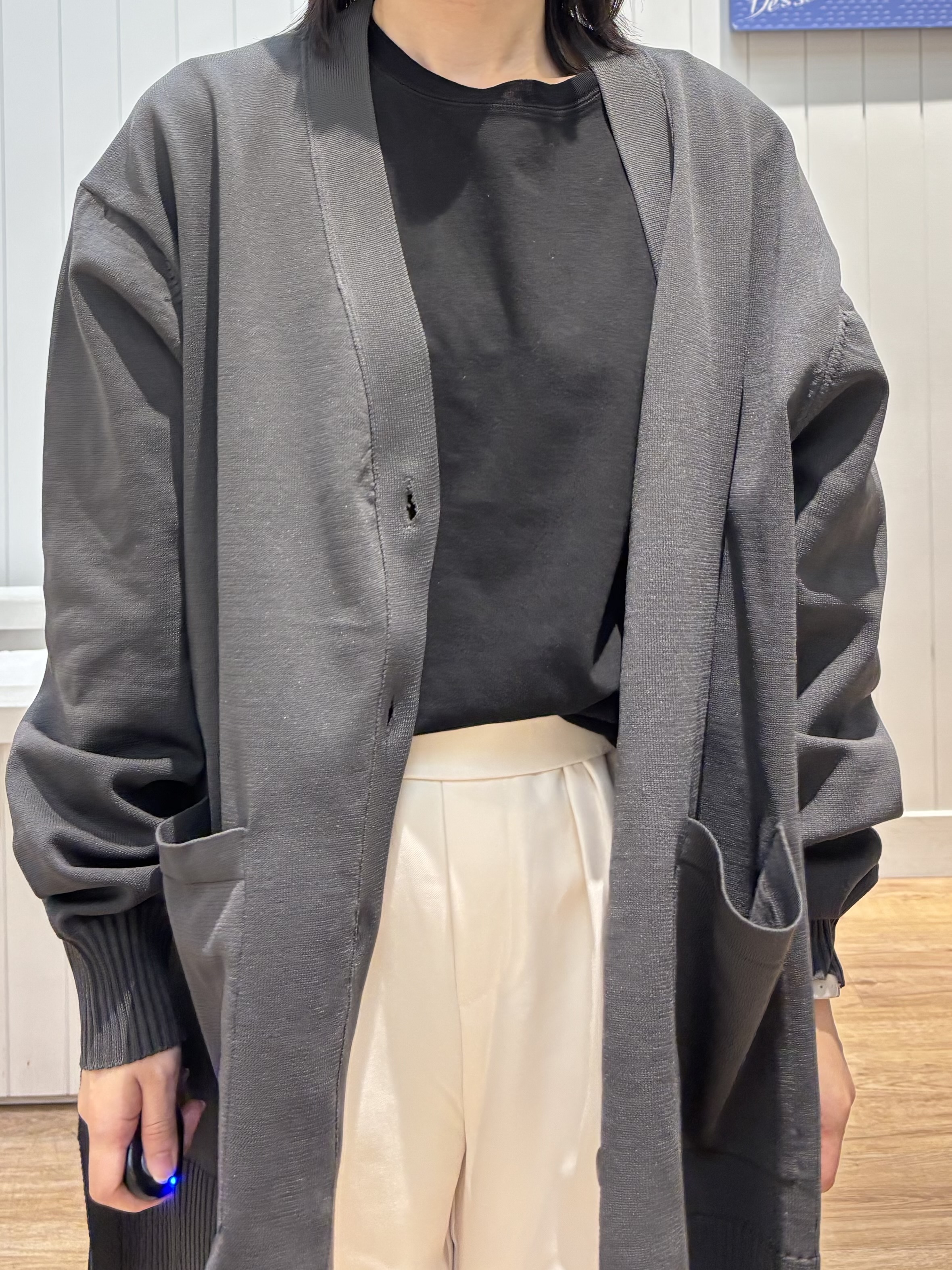 OKADAさんの「Dessin｜【サスティナブル/洗濯機OK】オーバーサイズVネックカーディガン」を使ったコーディネート