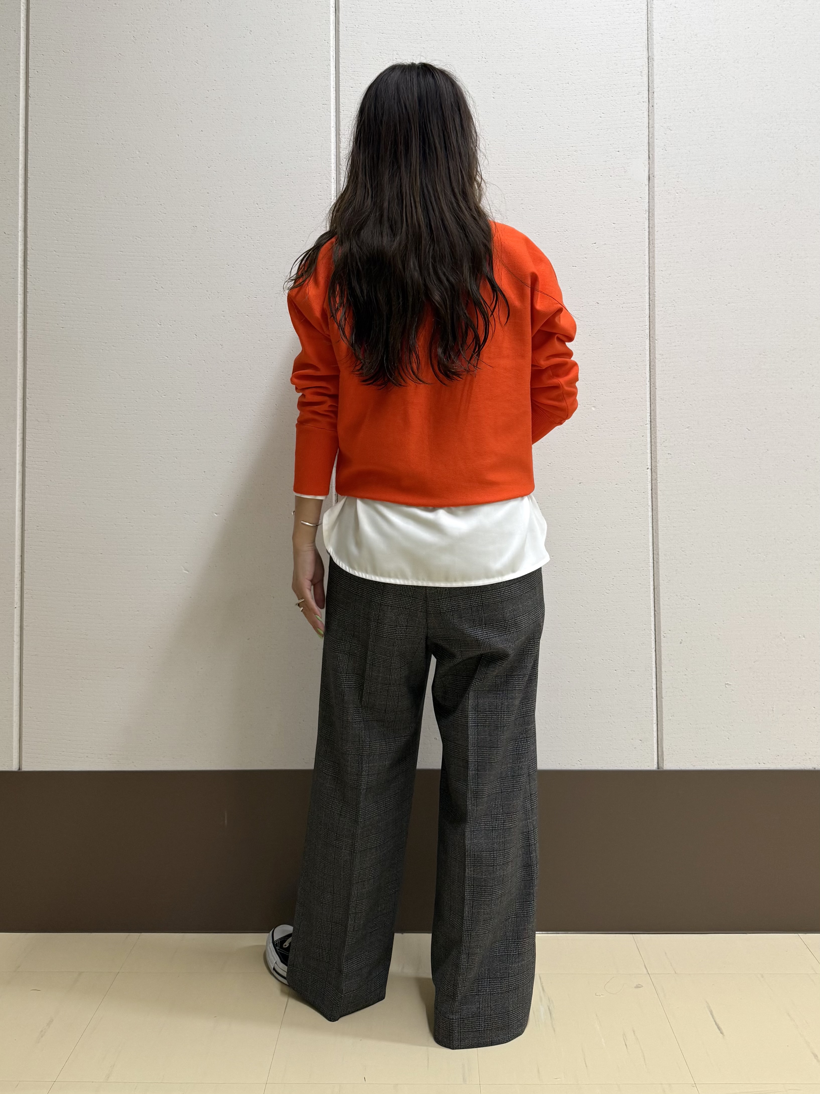mamiさんの「INDIVI｜【選べる6色／ストレッチ◎】きれいめドルマンスリーブニット」を使ったコーディネート