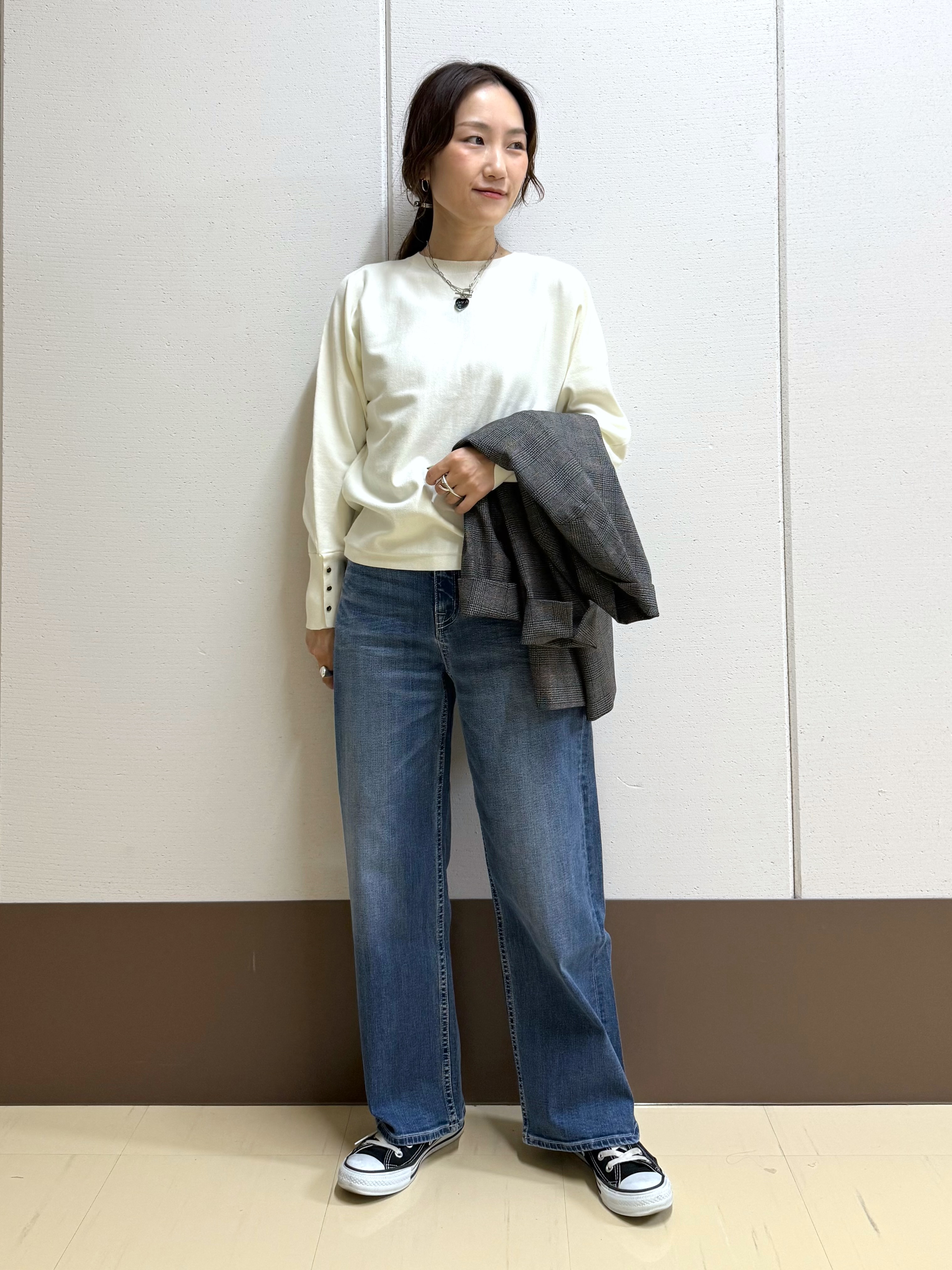 mamiさんの「INDIVI｜【選べる6色／ストレッチ◎】きれいめドルマンスリーブニット」を使ったコーディネート