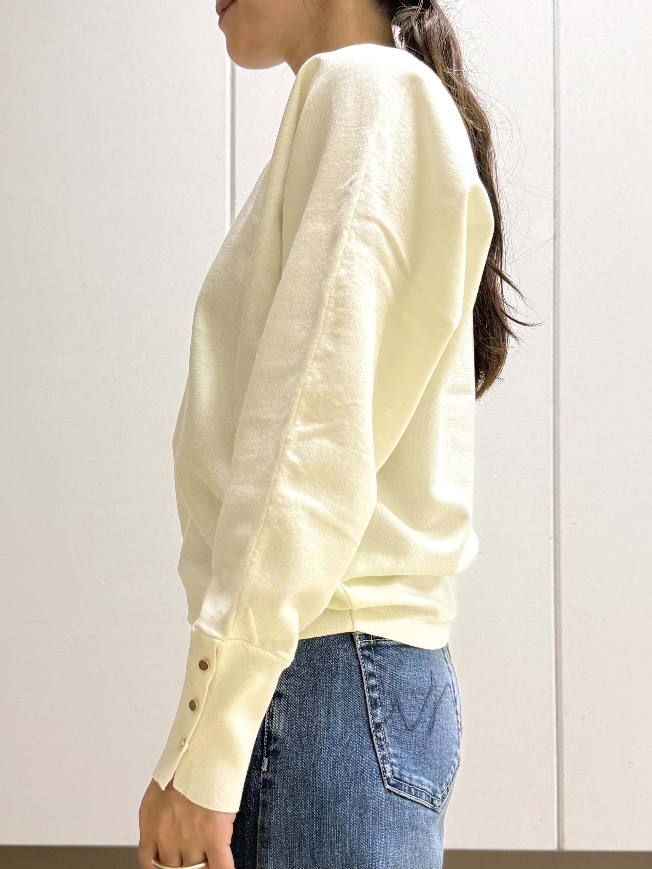 mamiさんの「INDIVI｜【選べる6色／ストレッチ◎】きれいめドルマンスリーブニット」を使ったコーディネート