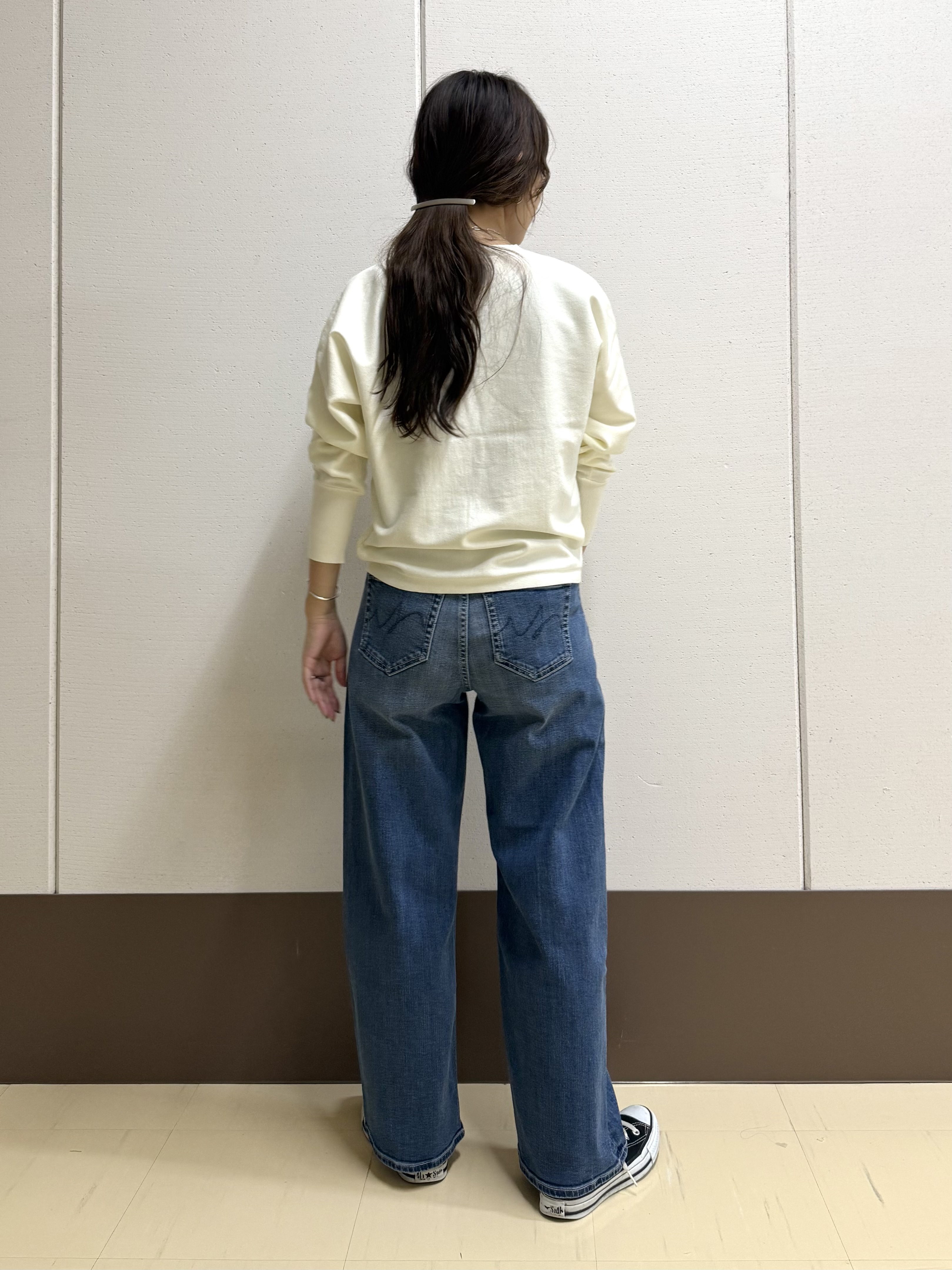 mamiさんの「INDIVI｜【選べる6色／ストレッチ◎】きれいめドルマンスリーブニット」を使ったコーディネート
